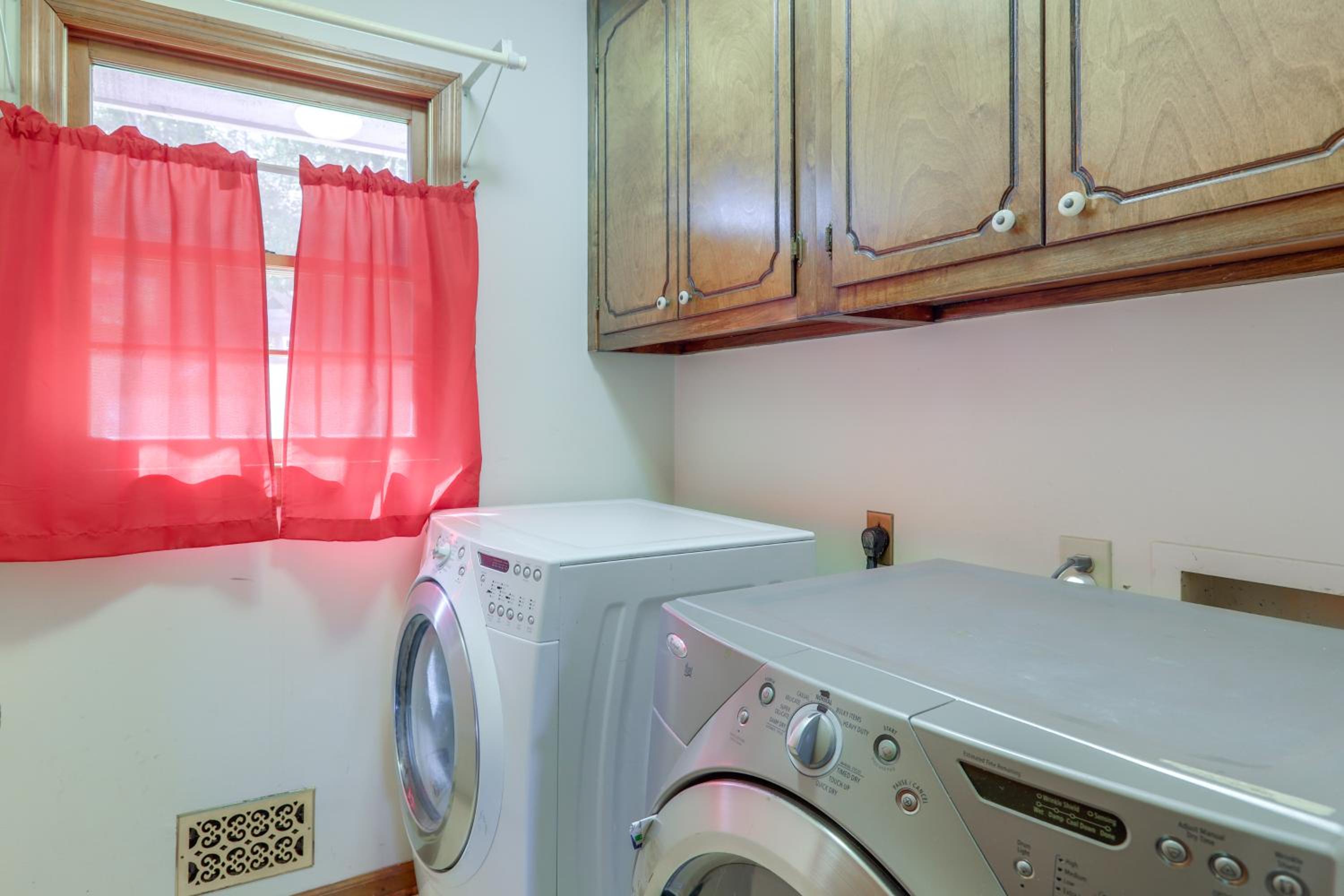 Playground and Grill Pet-Friendly Griffin Getaway!