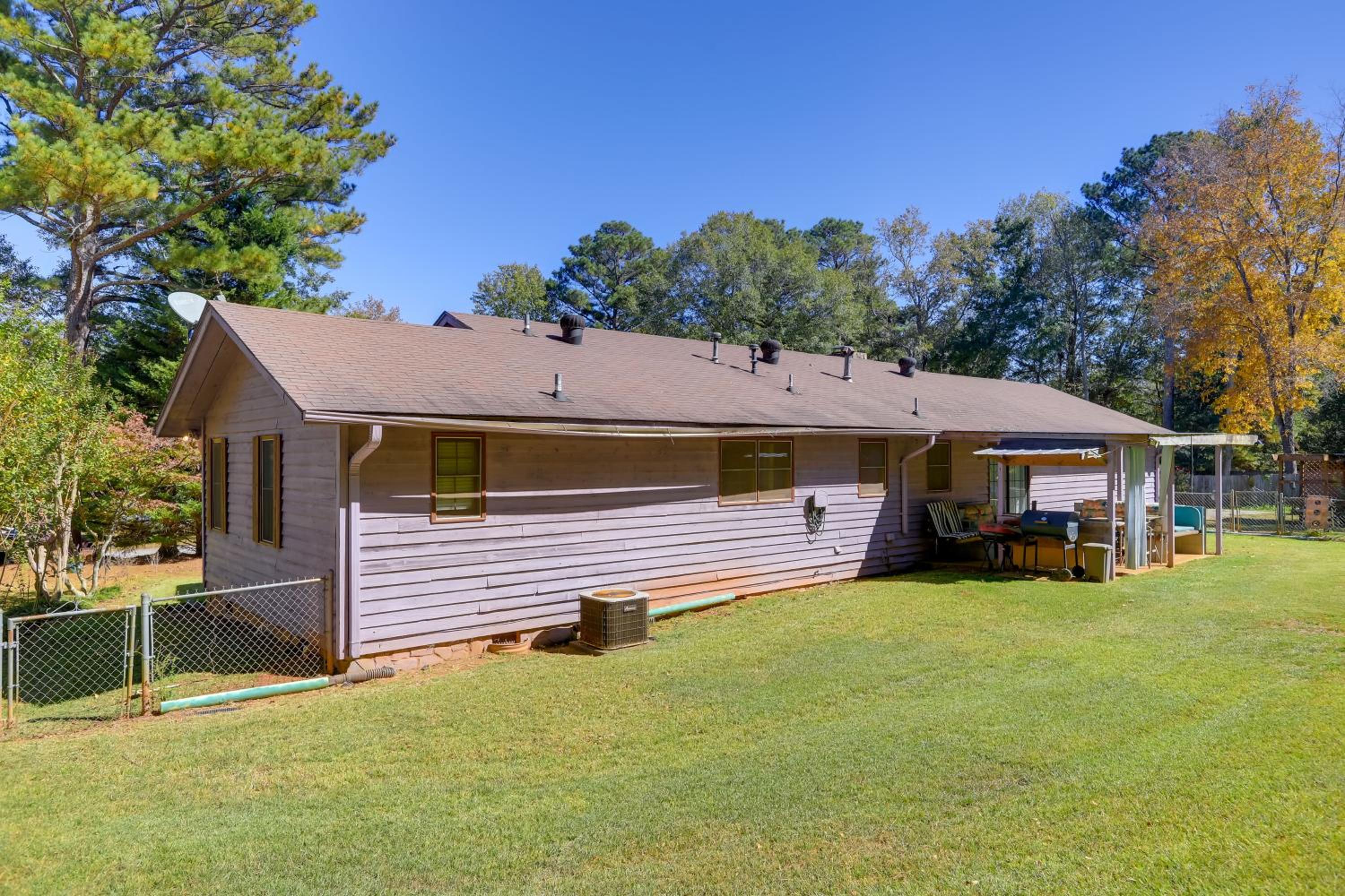 Playground and Grill Pet-Friendly Griffin Getaway!