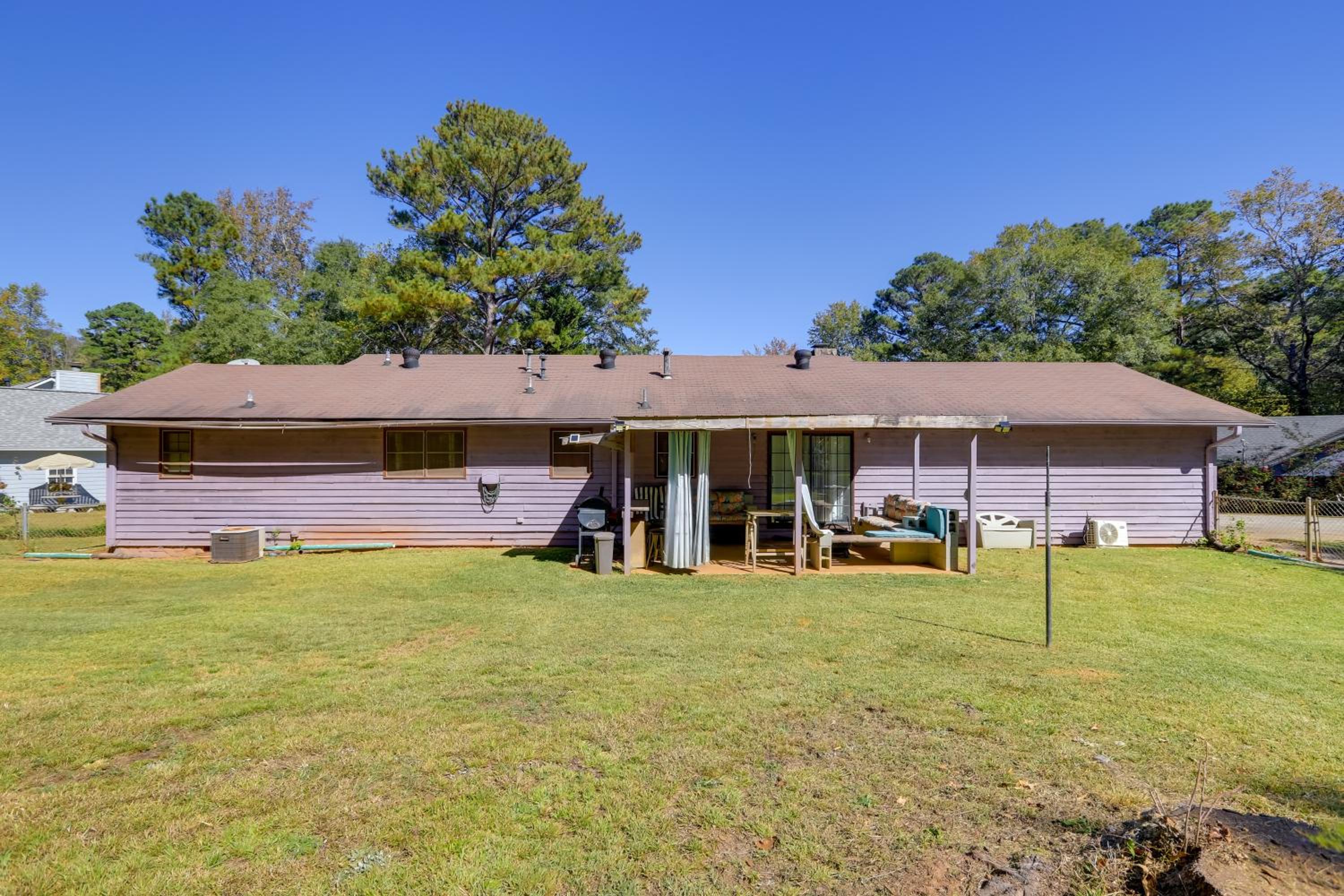 Playground and Grill Pet-Friendly Griffin Getaway!