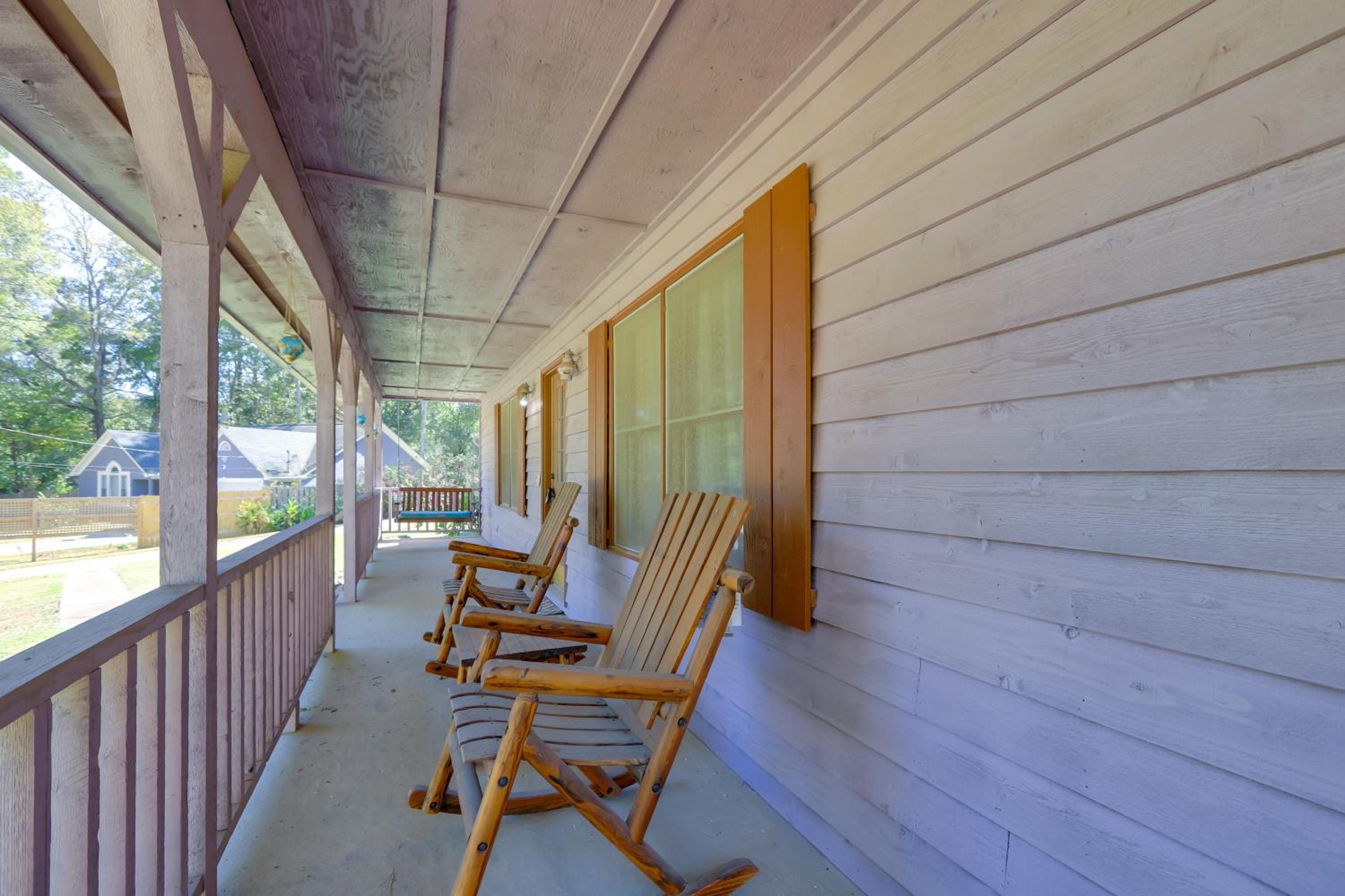 Playground and Grill Pet-Friendly Griffin Getaway!