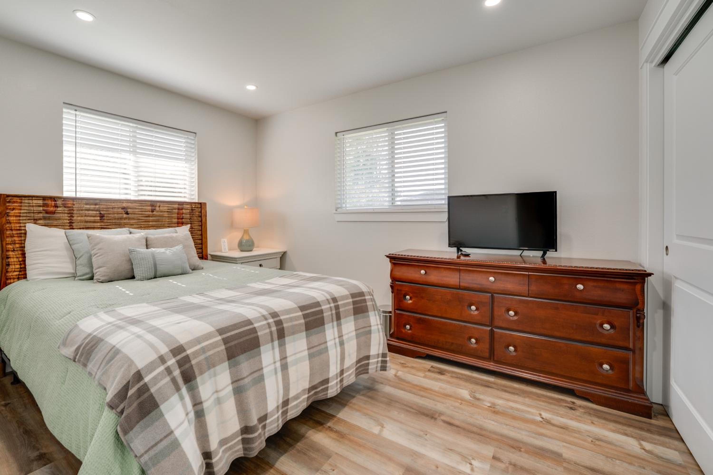 Ski, Fish and Explore Yakima Wine Country Home!
