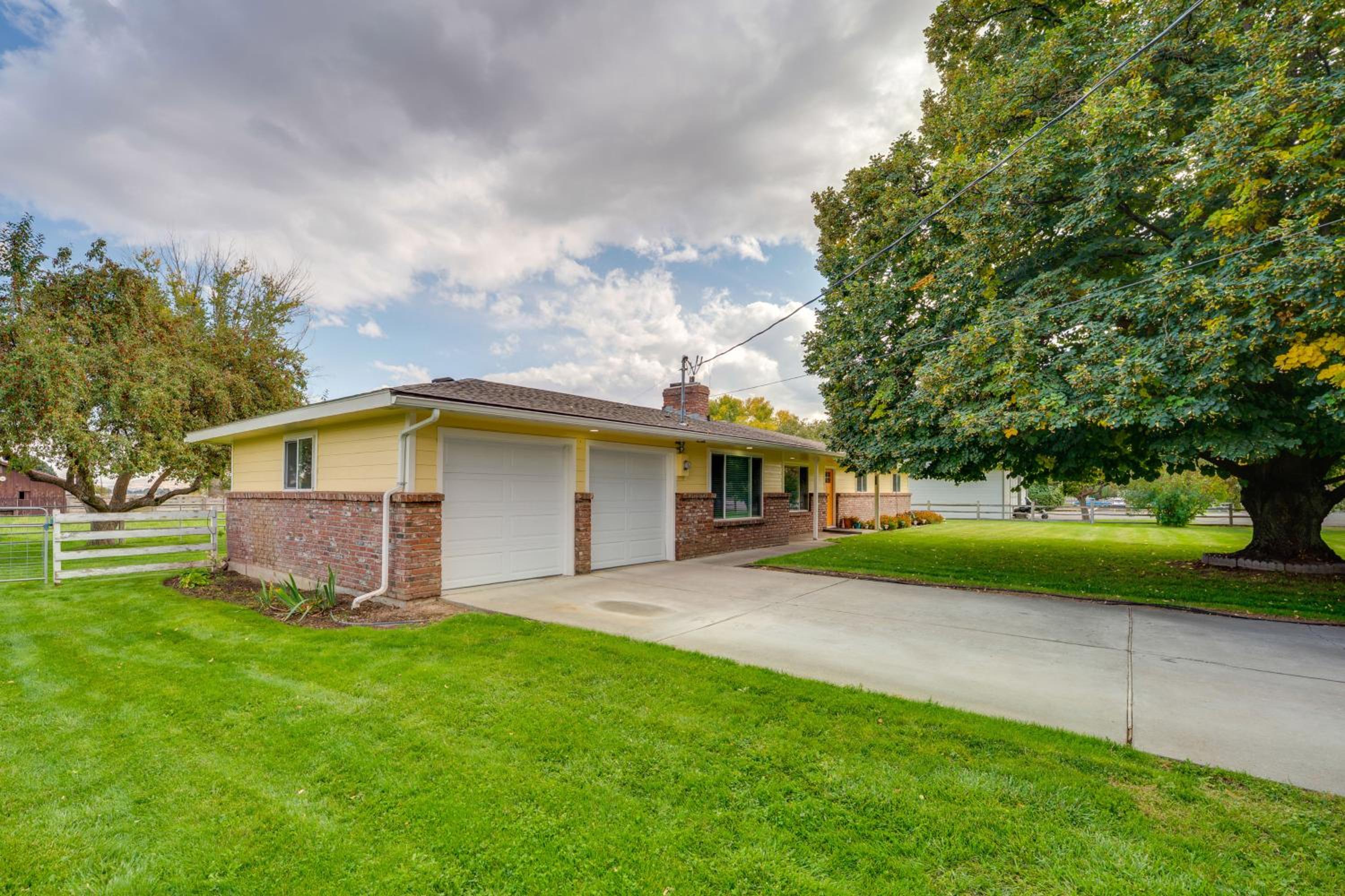 Ski, Fish and Explore Yakima Wine Country Home!
