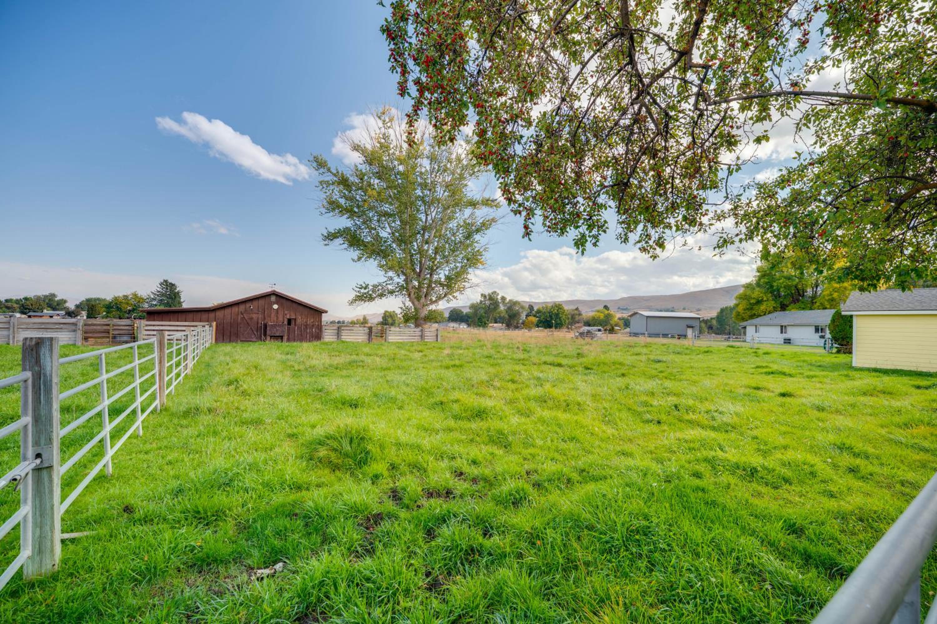 Ski, Fish and Explore Yakima Wine Country Home!