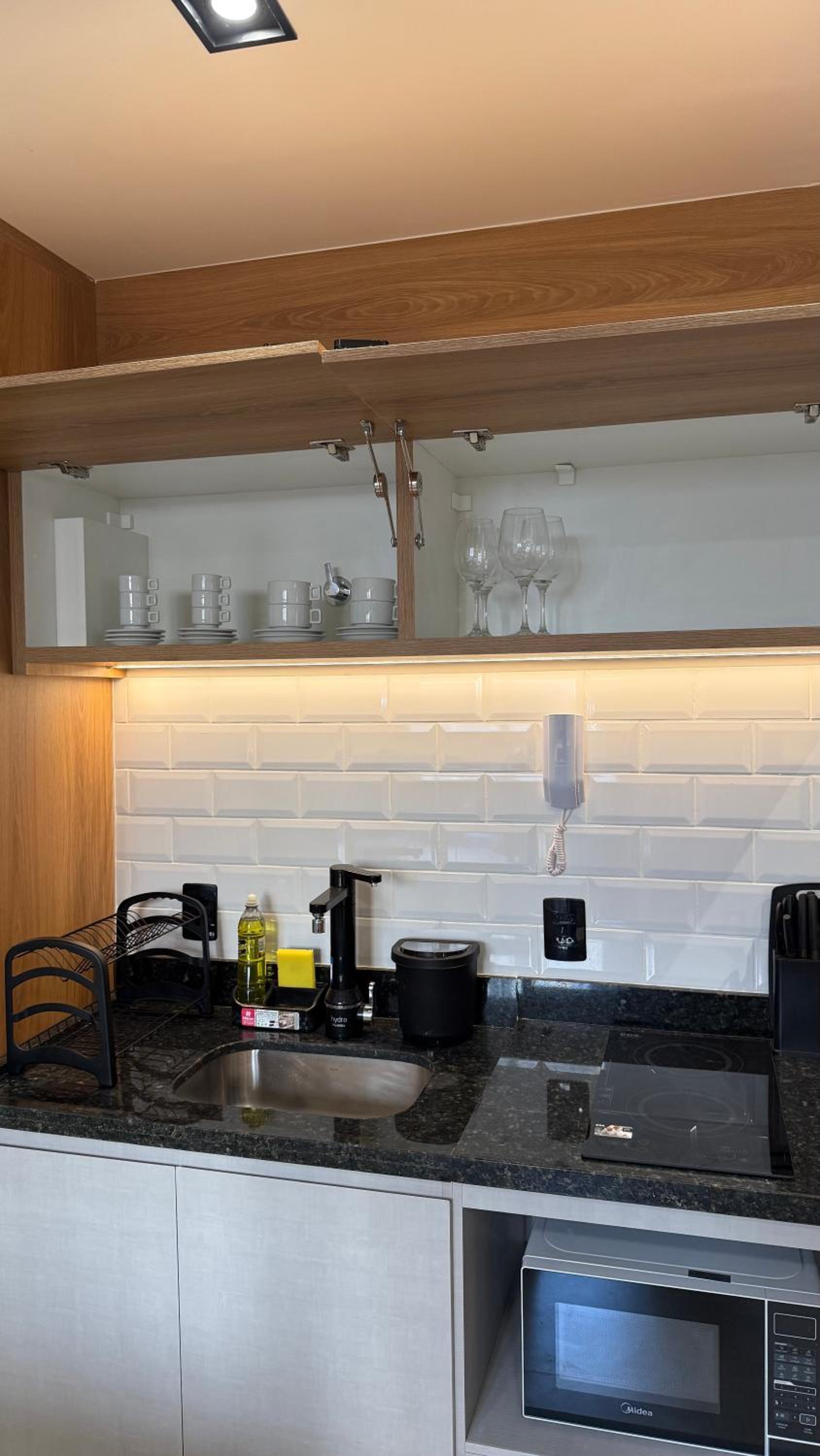 Studio 4pessoas, WiFi, Sauna, Enxoval, Arcos da Lapa, a 5 minutos da Petrobras, próximo a VLT e Metro para Copacabana