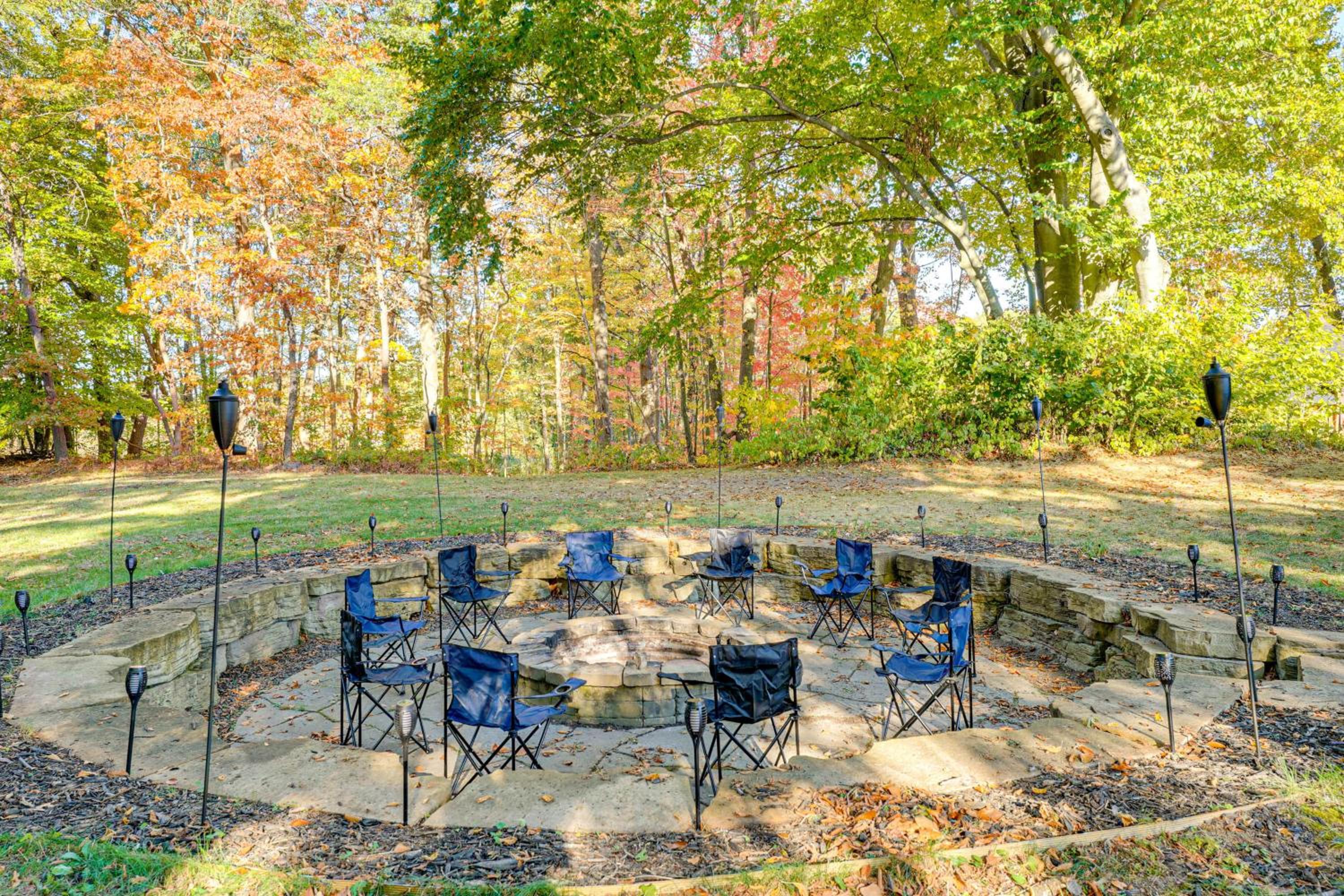 Detached Sauna, Movie Room! Relaxation in Muskegon