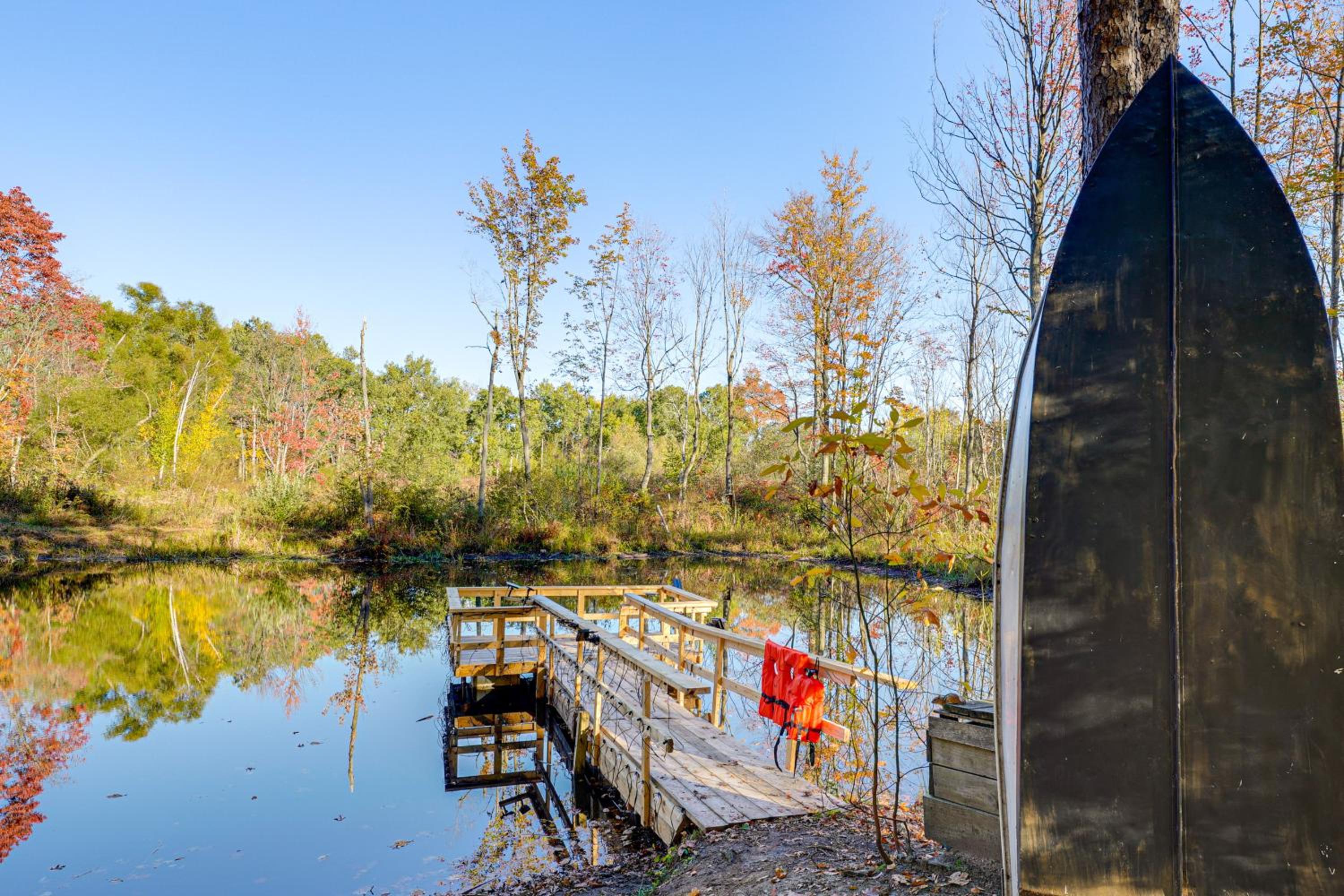 Detached Sauna, Movie Room! Relaxation in Muskegon
