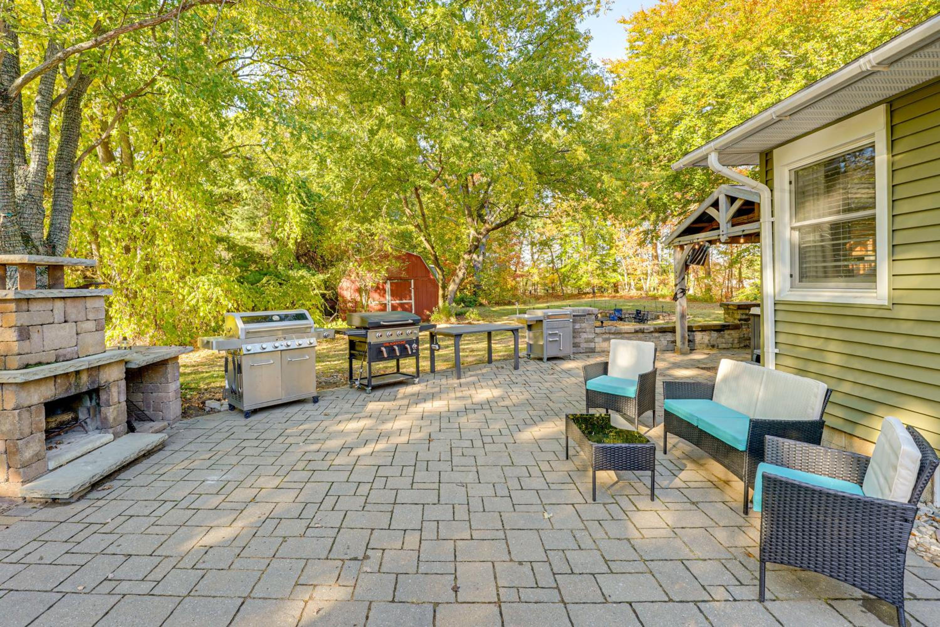 Detached Sauna, Movie Room! Relaxation in Muskegon