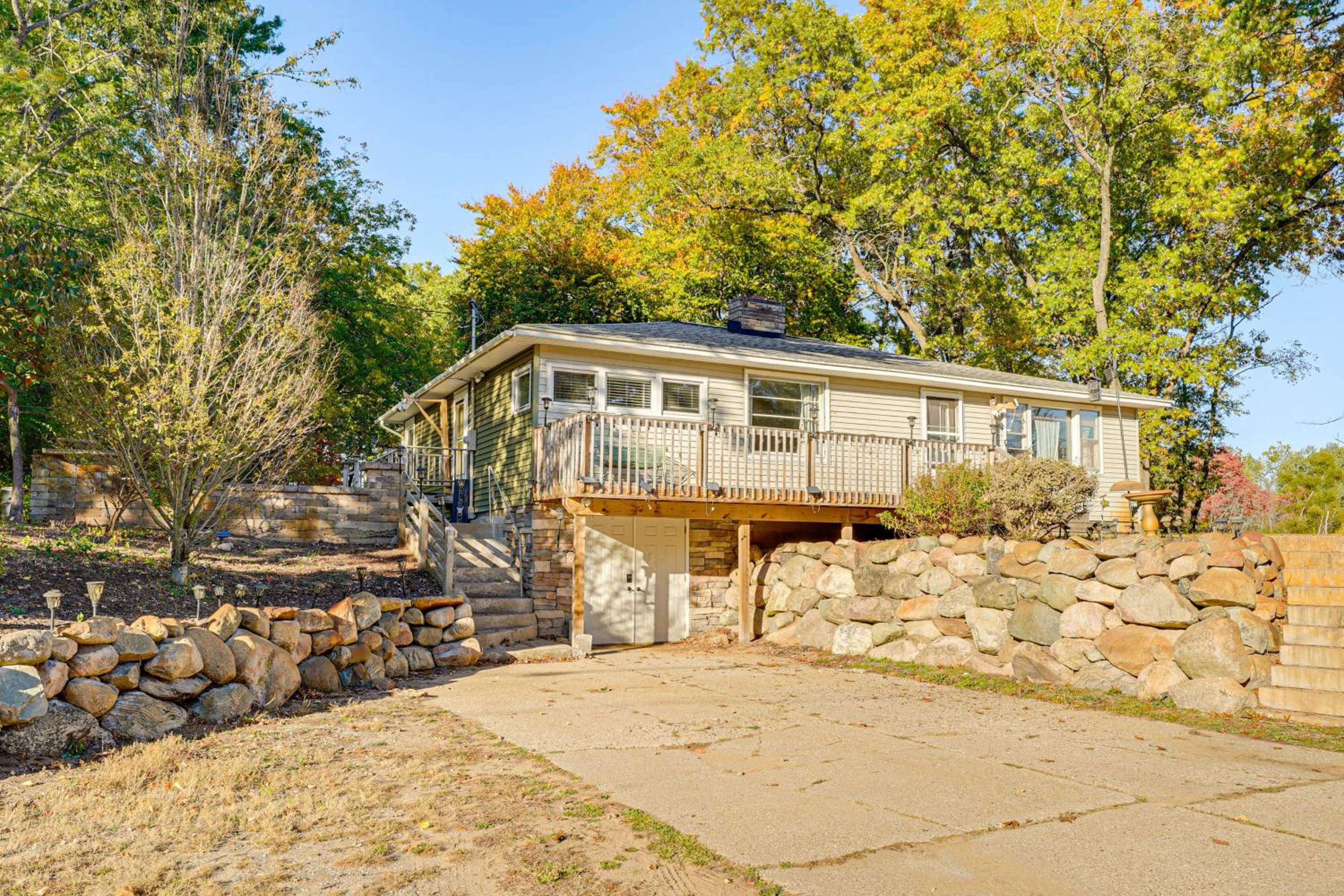 Detached Sauna, Movie Room! Relaxation in Muskegon