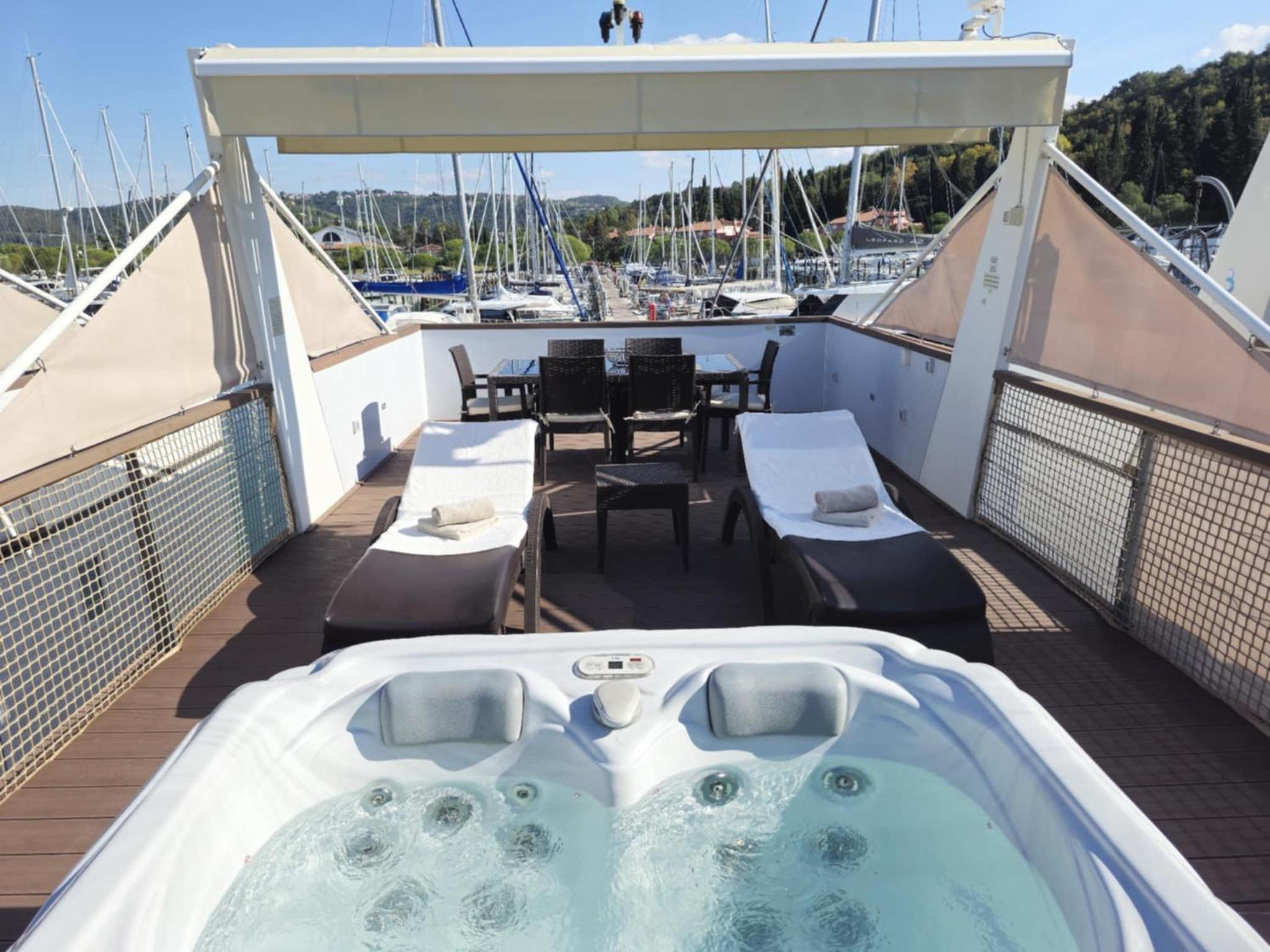 Luxury Floating Sea House Star Line - with Jacuzzi - Marina Portorož