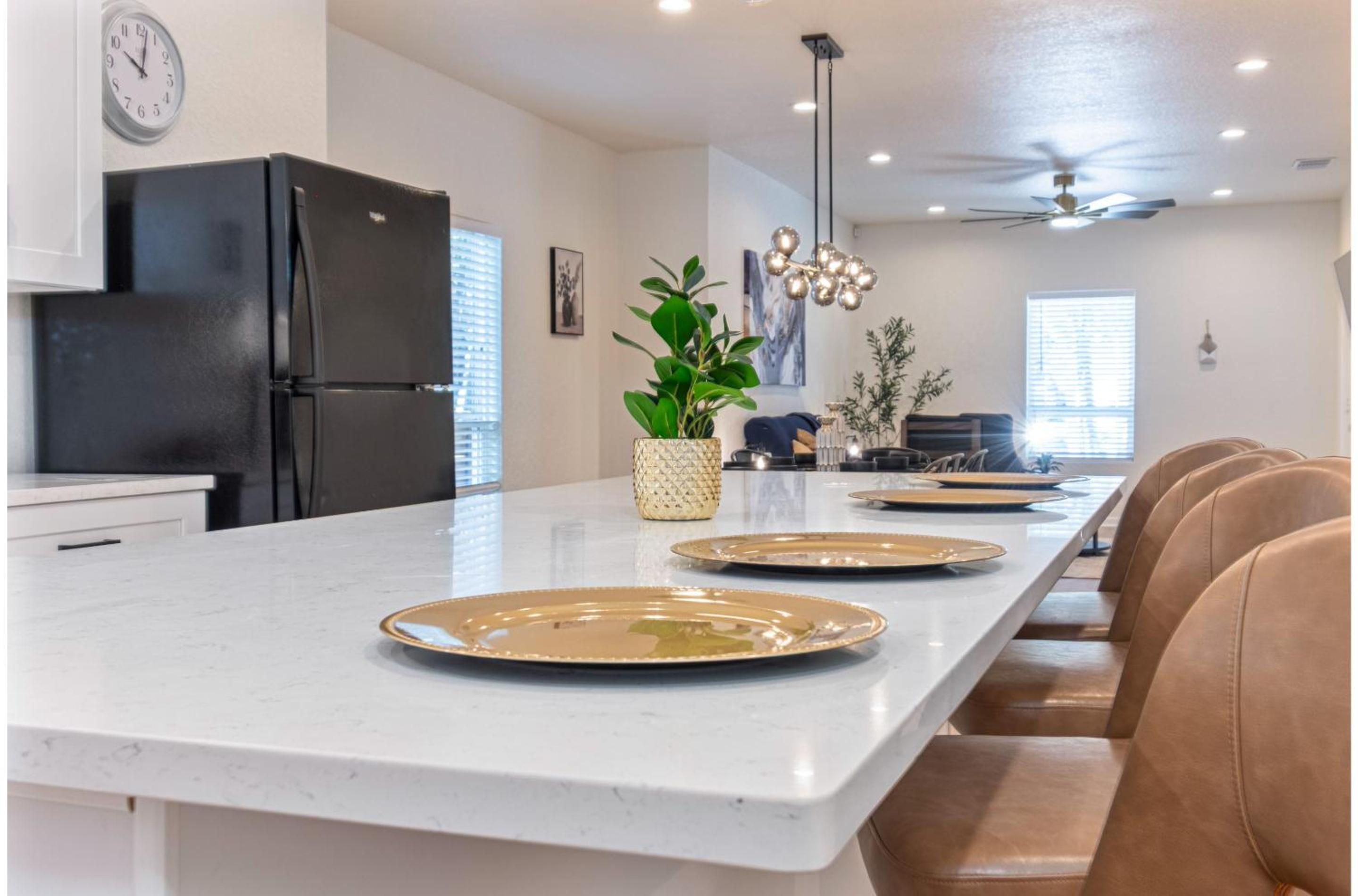 Unwind in Style 4BR2BA Quick Access to Downtown