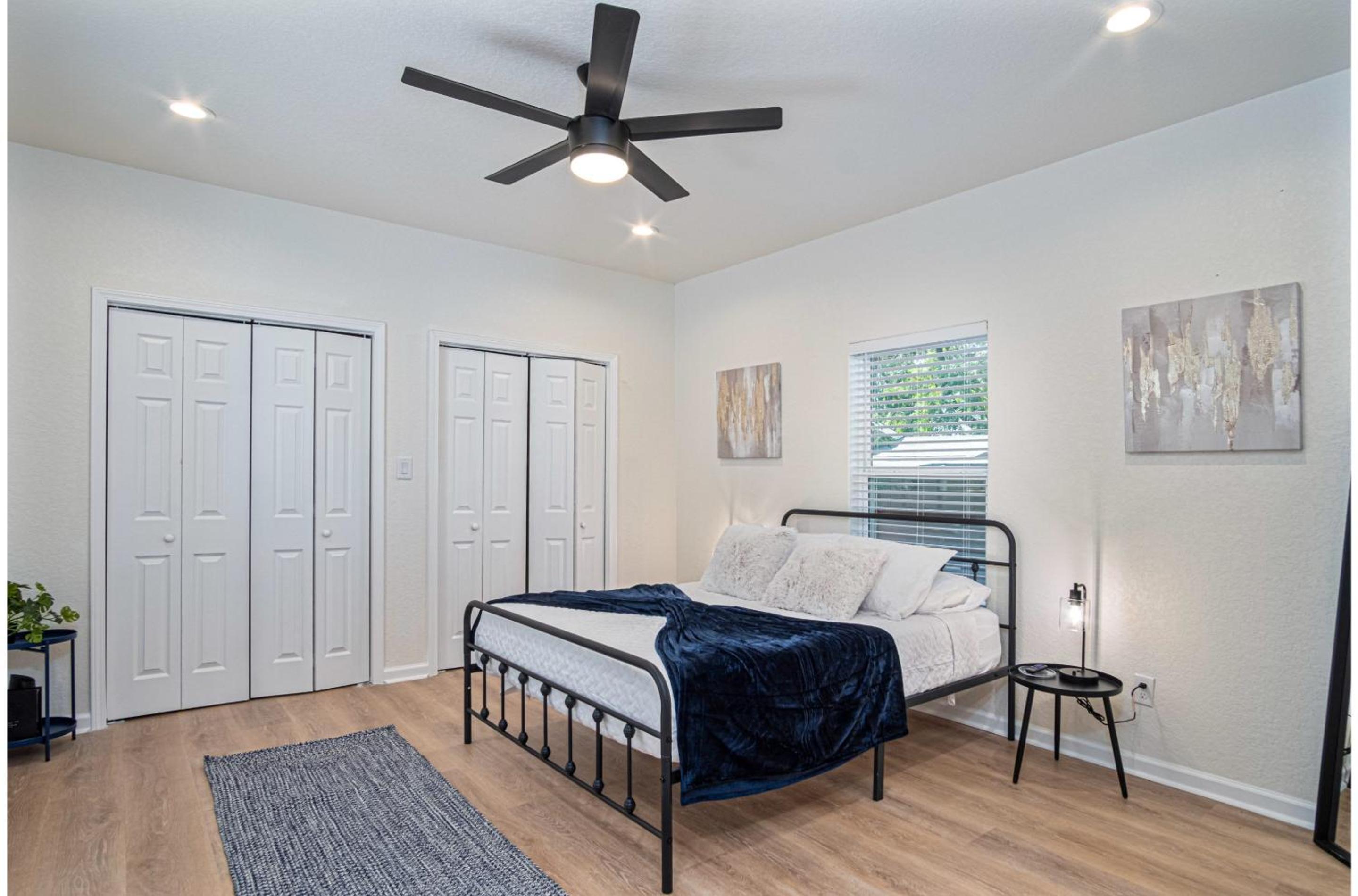 Unwind in Style 4BR2BA Quick Access to Downtown