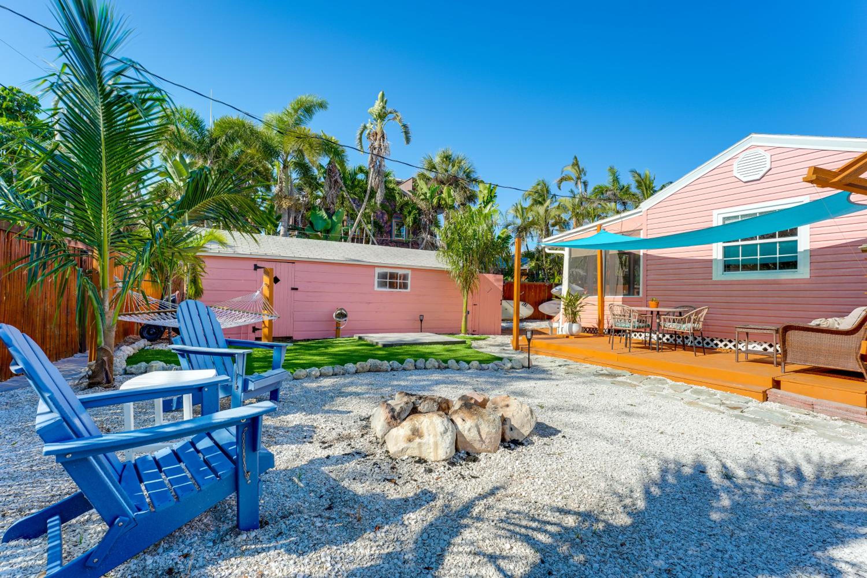1 Block to Treasure Island Beach Gem with Hot Tub