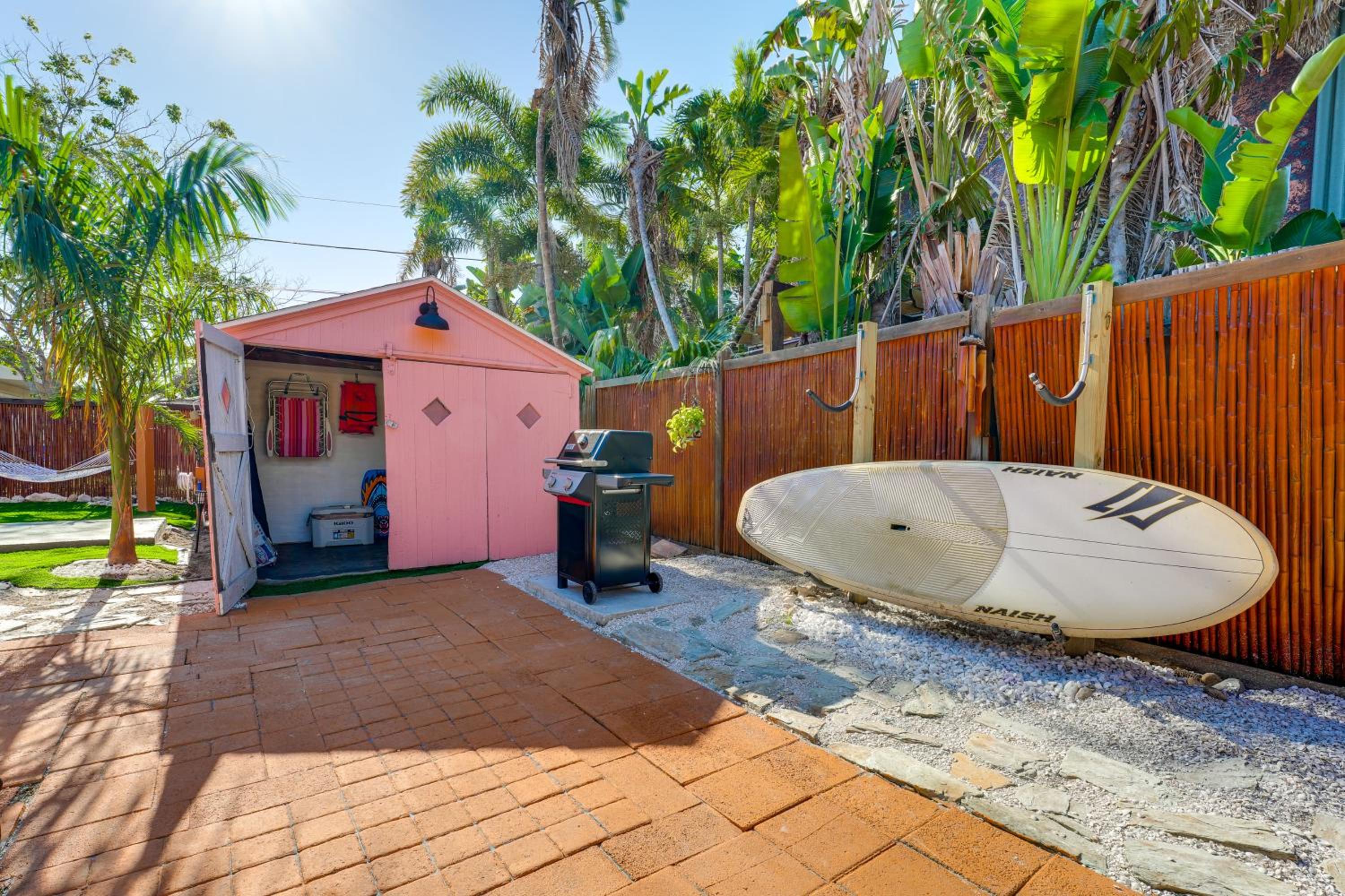 1 Block to Treasure Island Beach Gem with Hot Tub