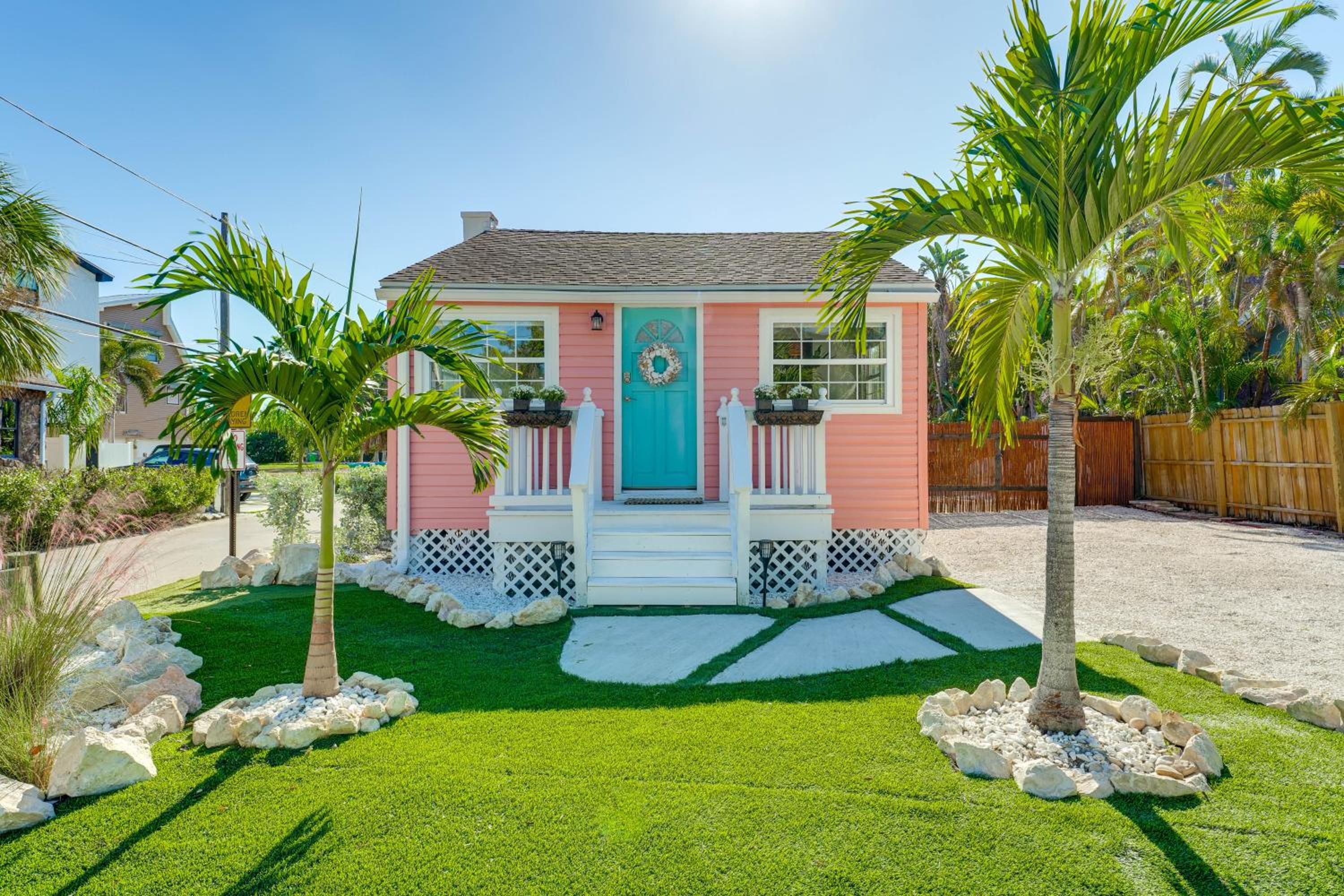 1 Block to Treasure Island Beach Gem with Hot Tub