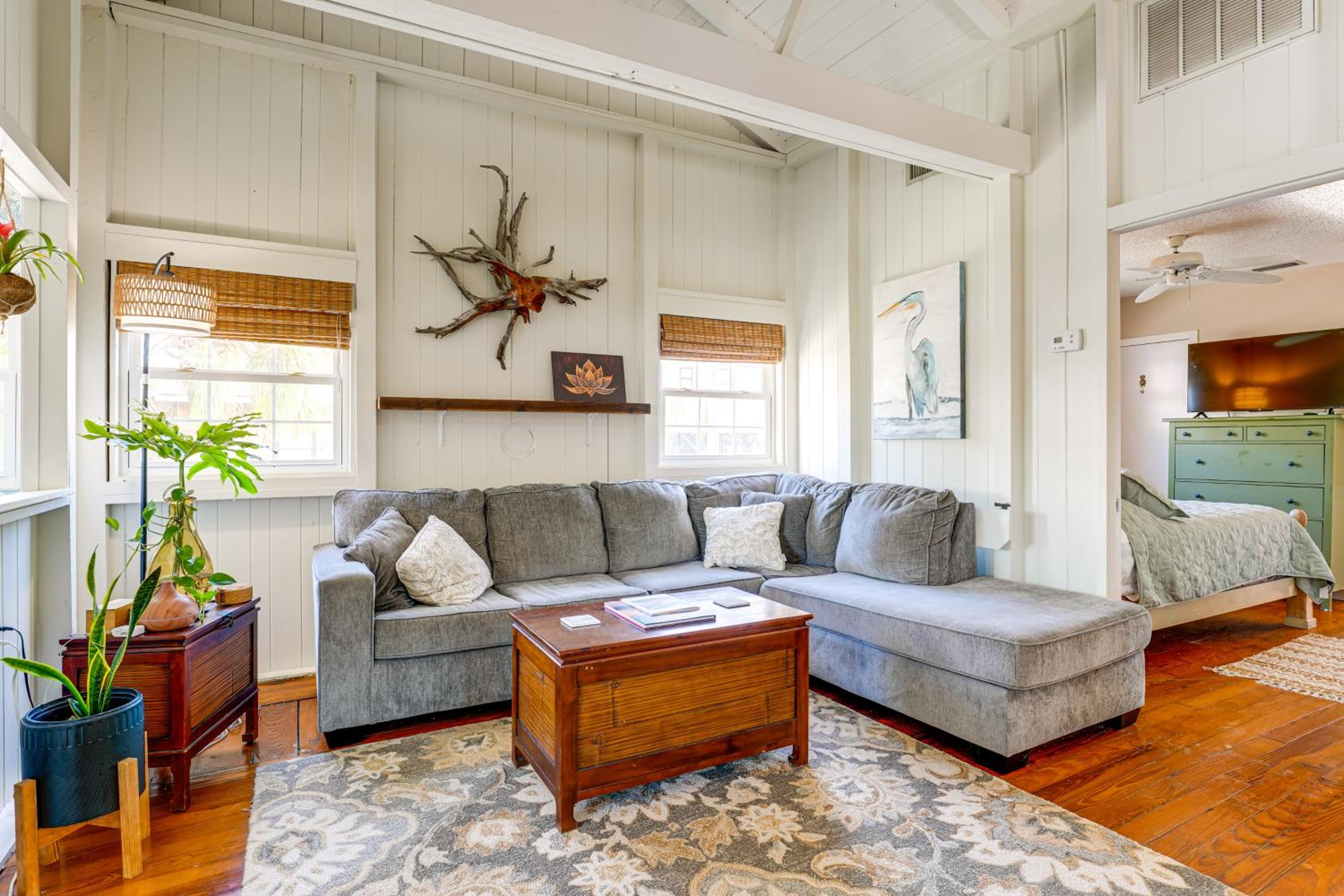 1 Block to Treasure Island Beach Gem with Hot Tub