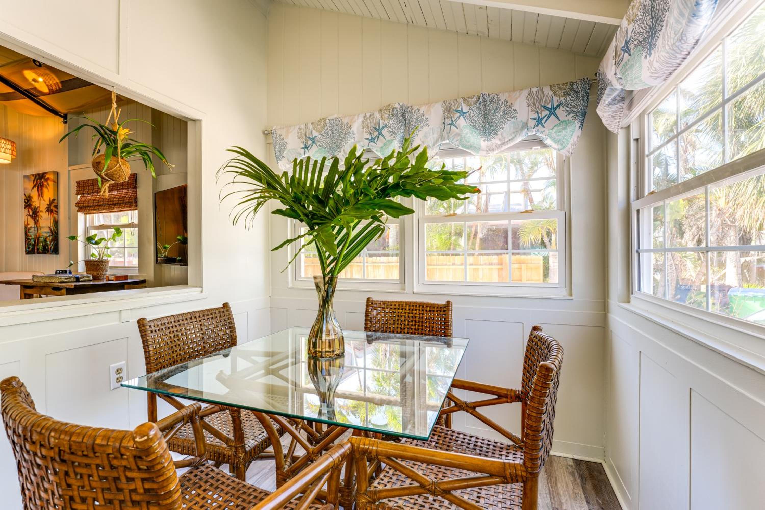 1 Block to Treasure Island Beach Gem with Hot Tub