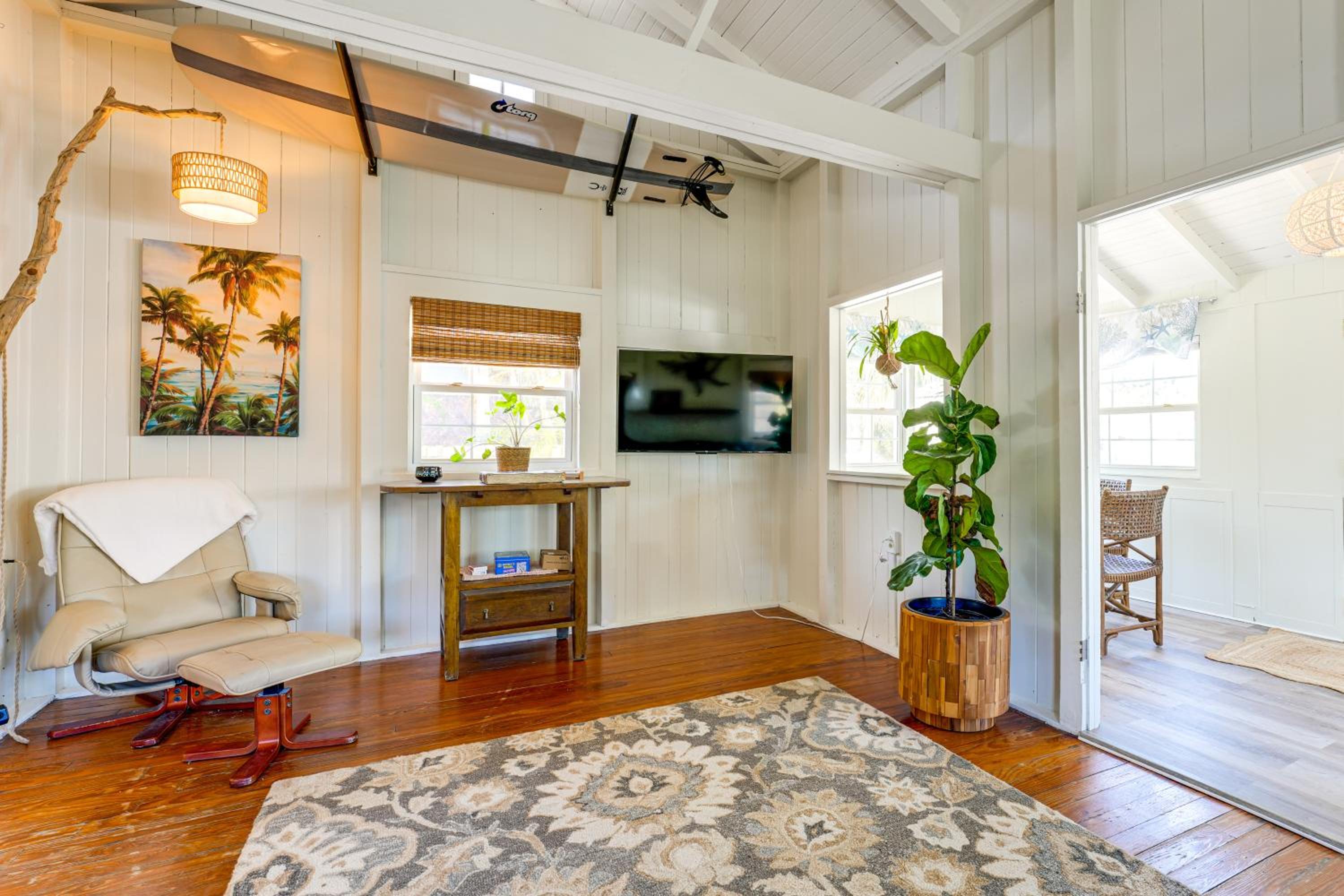 1 Block to Treasure Island Beach Gem with Hot Tub