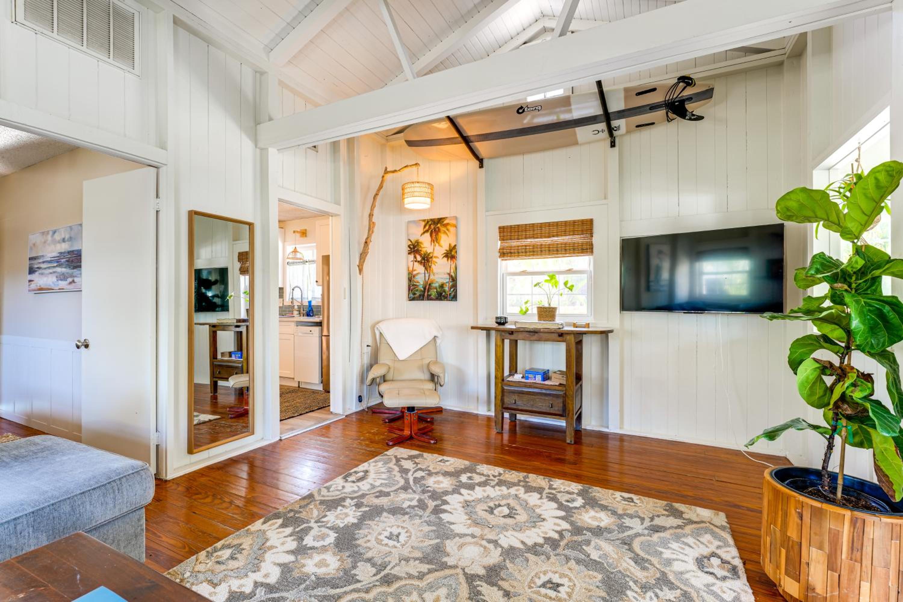 1 Block to Treasure Island Beach Gem with Hot Tub