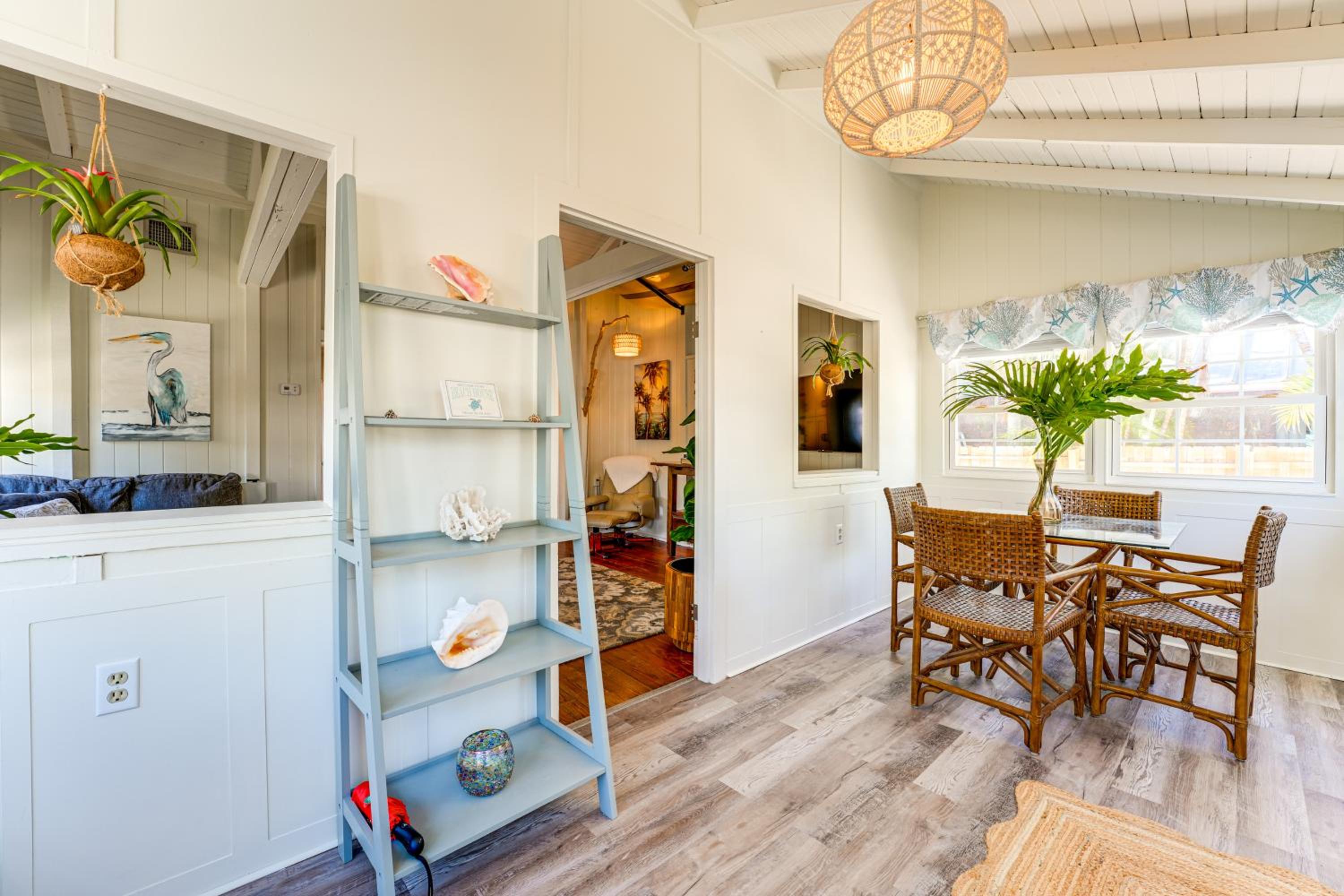1 Block to Treasure Island Beach Gem with Hot Tub