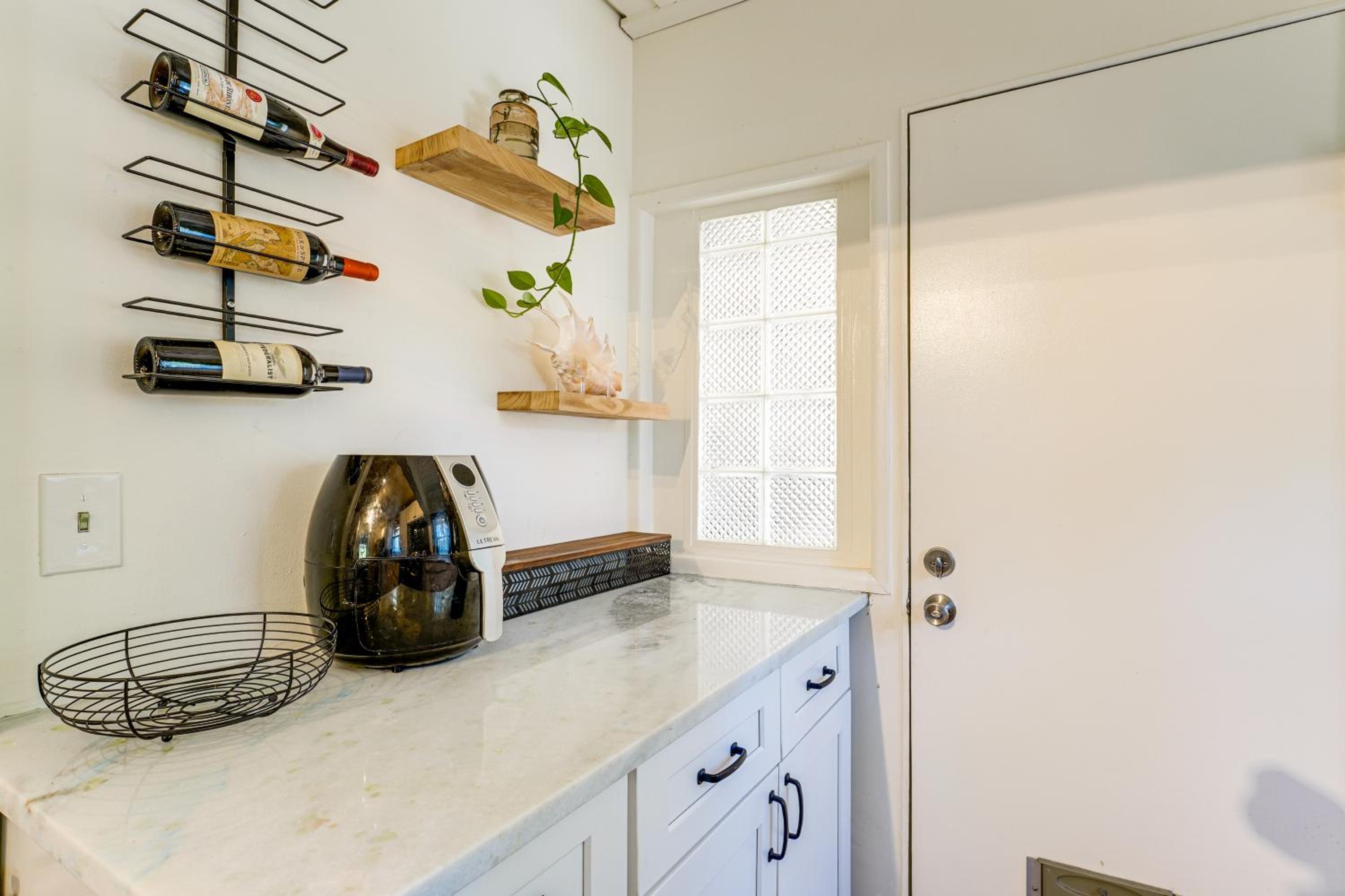 1 Block to Treasure Island Beach Gem with Hot Tub