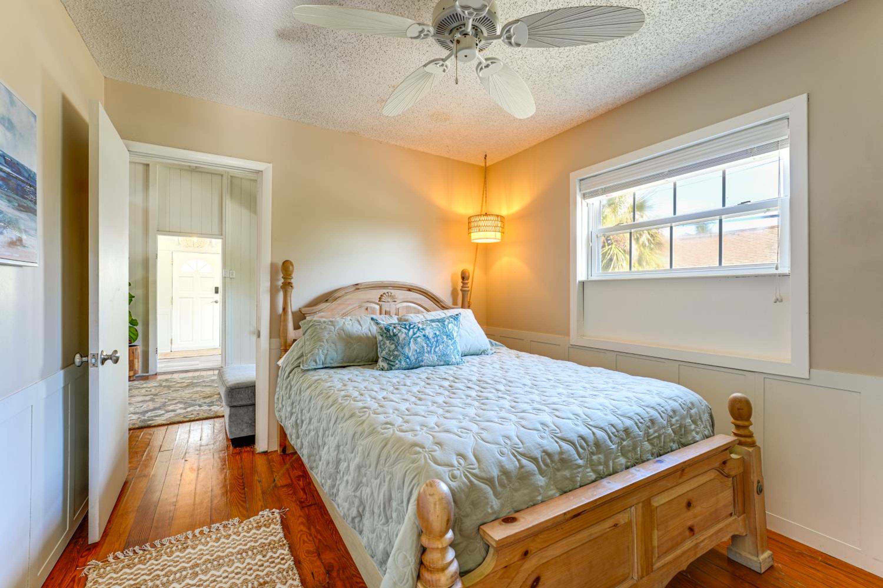 1 Block to Treasure Island Beach Gem with Hot Tub