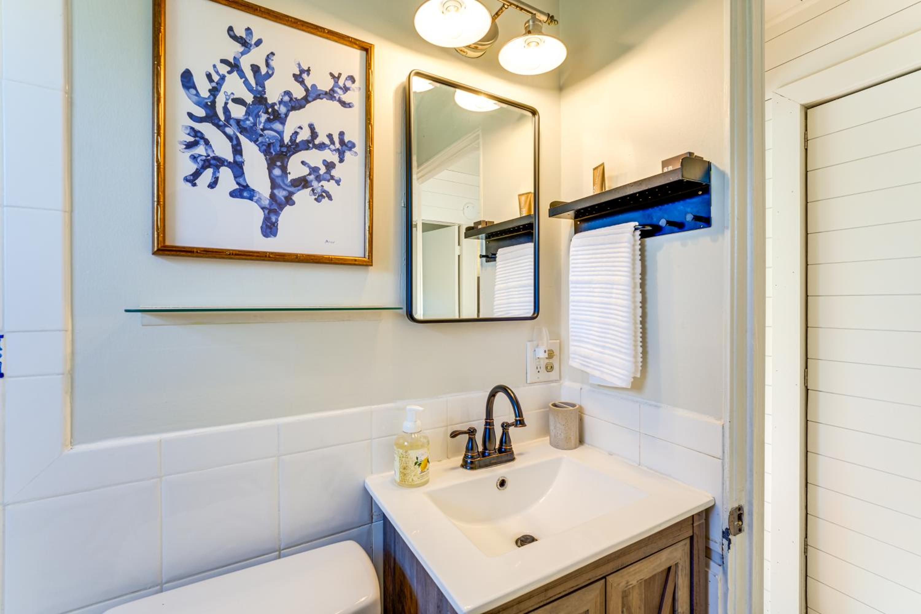 1 Block to Treasure Island Beach Gem with Hot Tub