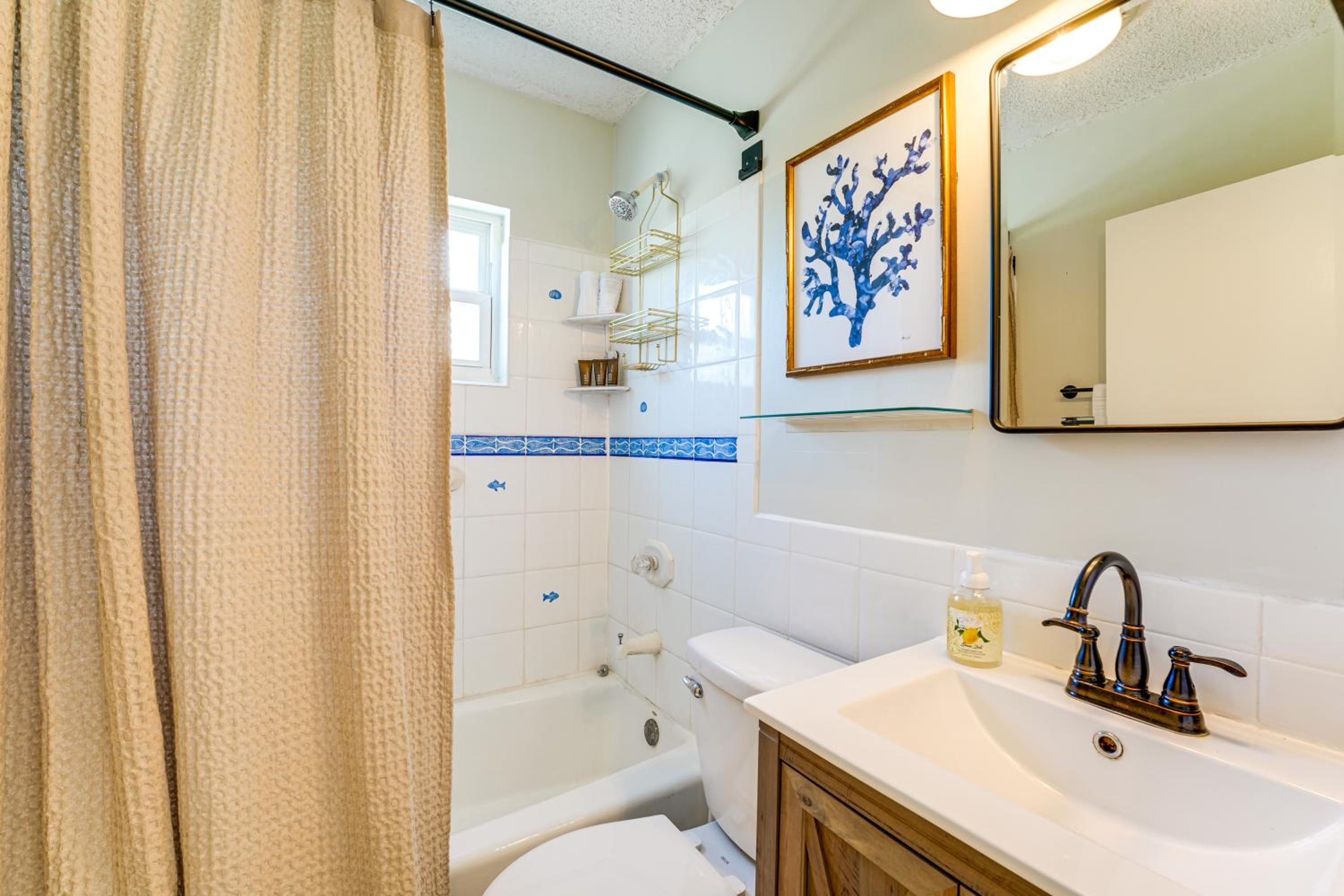 1 Block to Treasure Island Beach Gem with Hot Tub