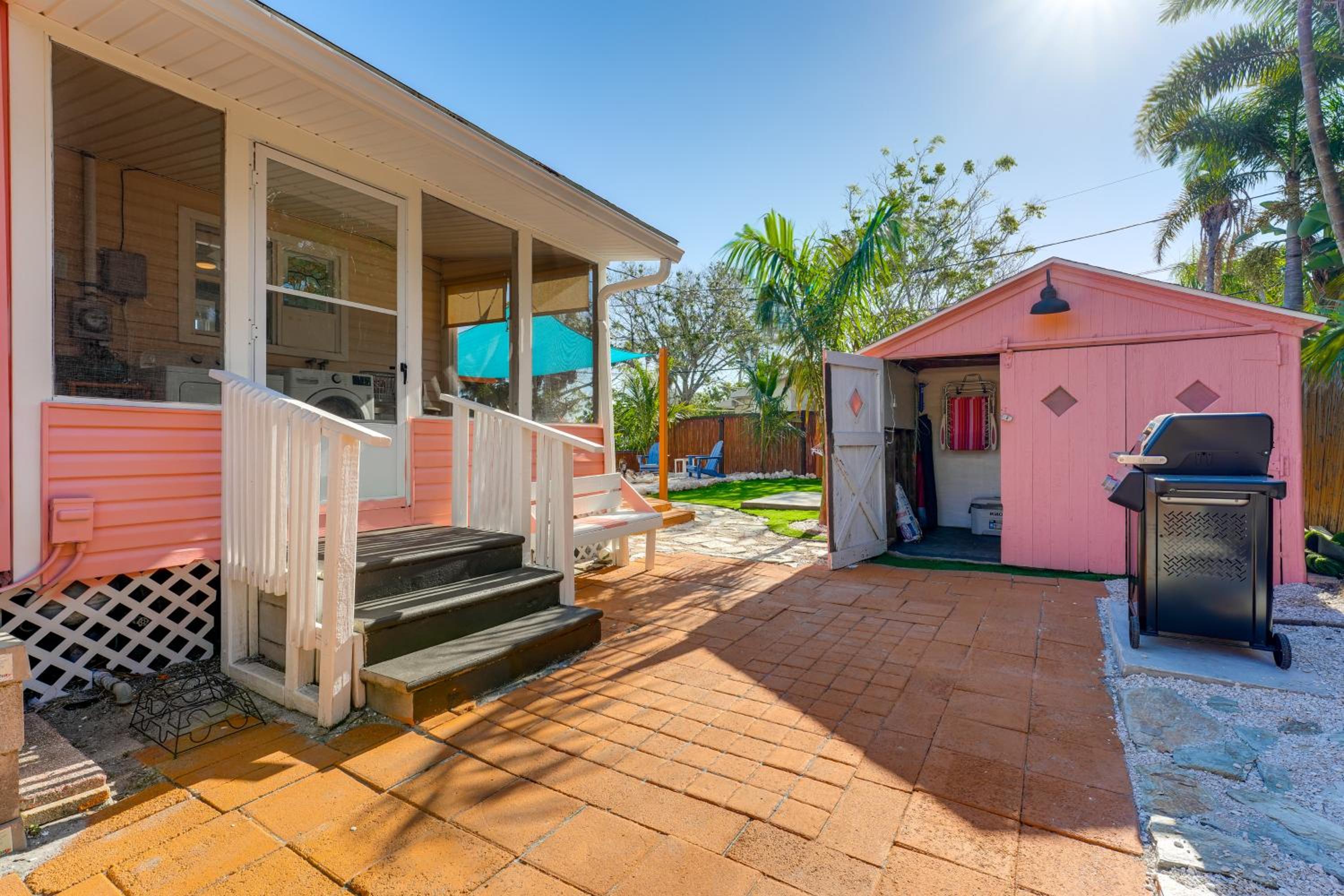 1 Block to Treasure Island Beach Gem with Hot Tub