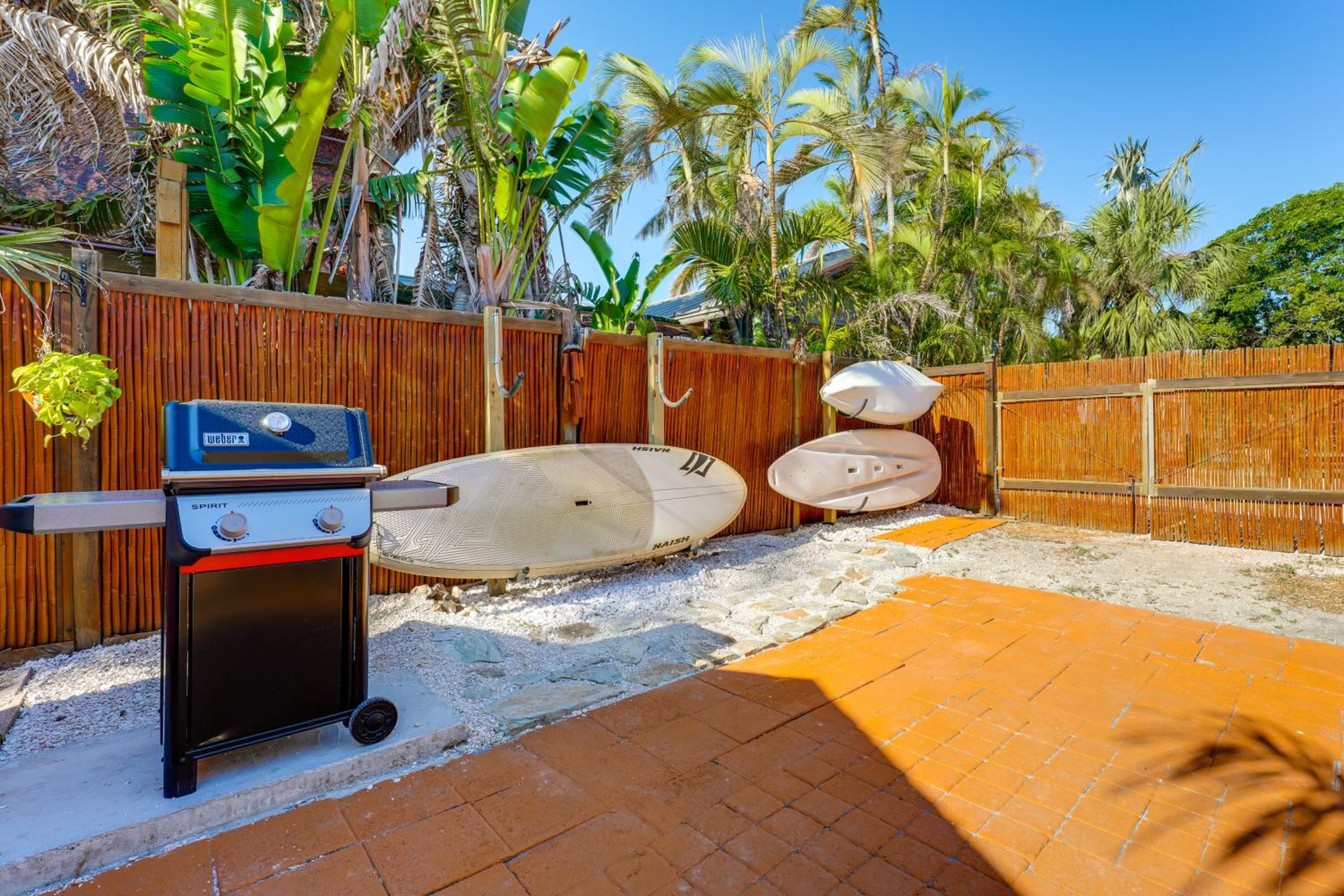 1 Block to Treasure Island Beach Gem with Hot Tub