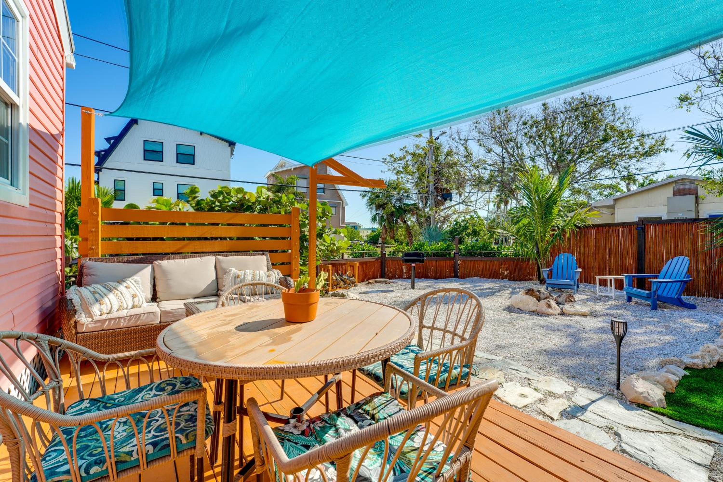 1 Block to Treasure Island Beach Gem with Hot Tub