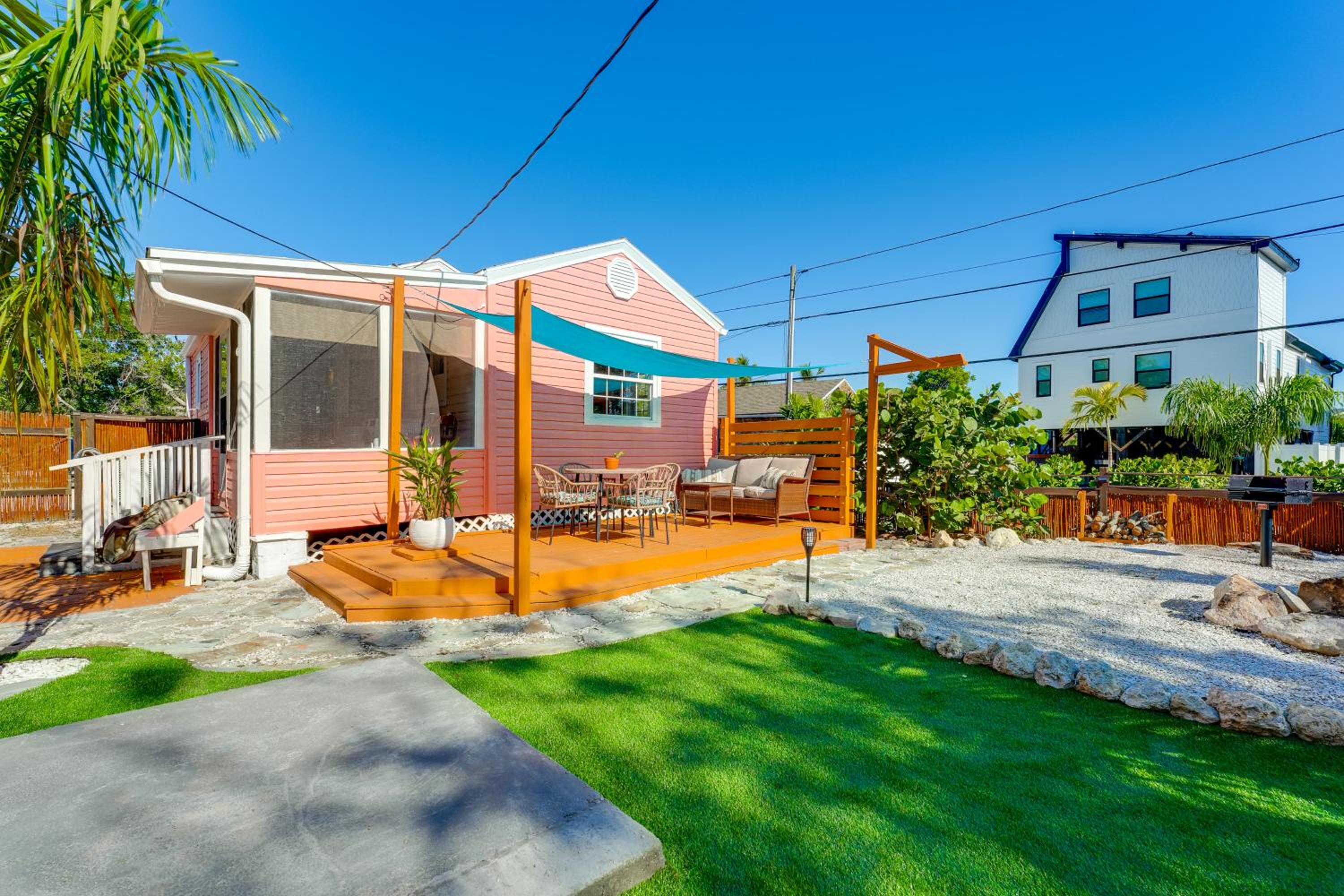 1 Block to Treasure Island Beach Gem with Hot Tub