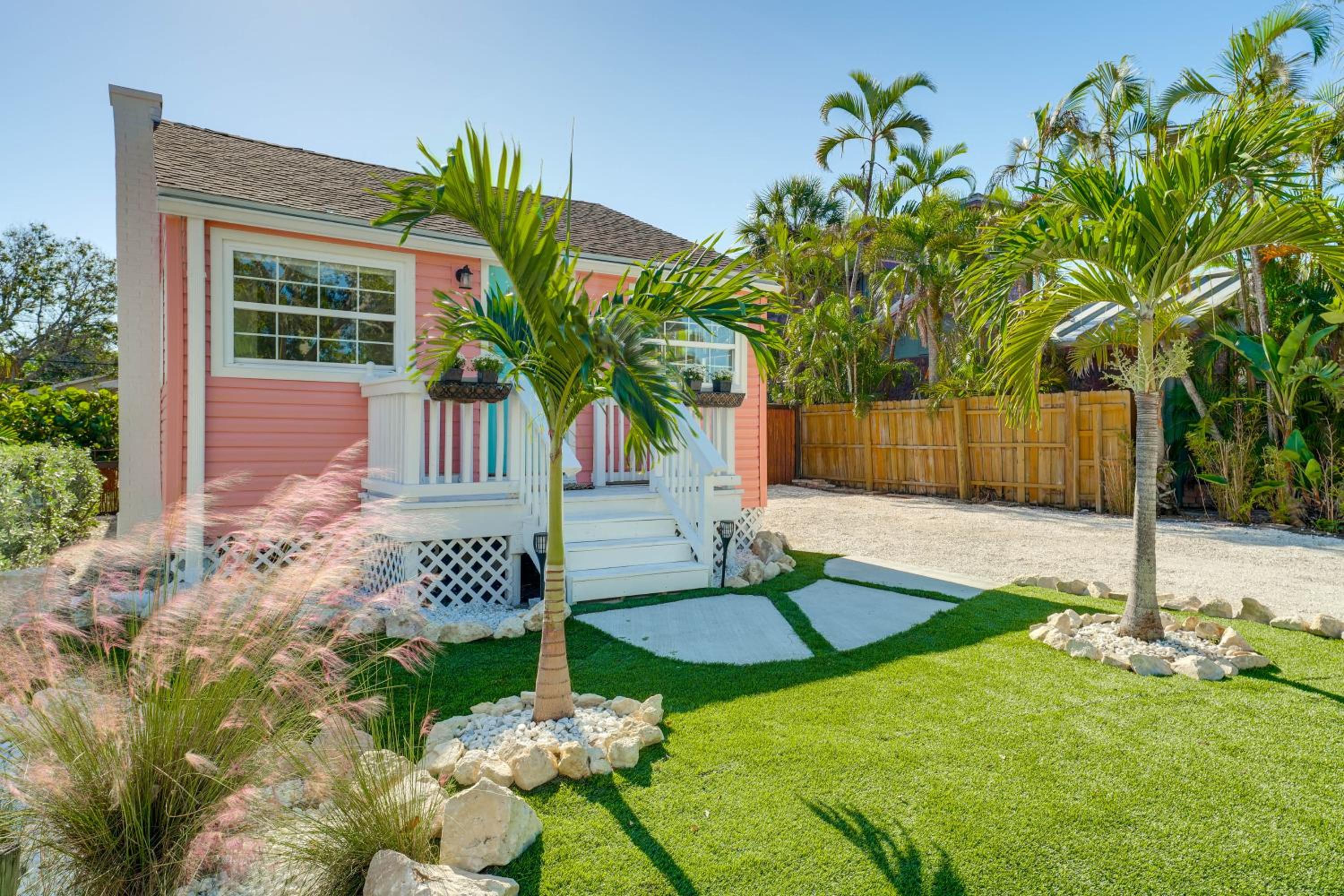 1 Block to Treasure Island Beach Gem with Hot Tub