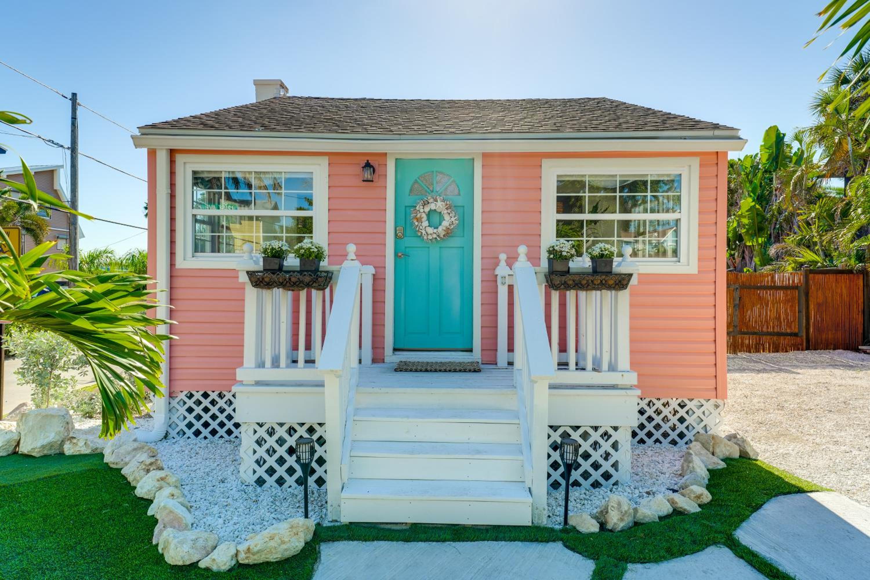 1 Block to Treasure Island Beach Gem with Hot Tub