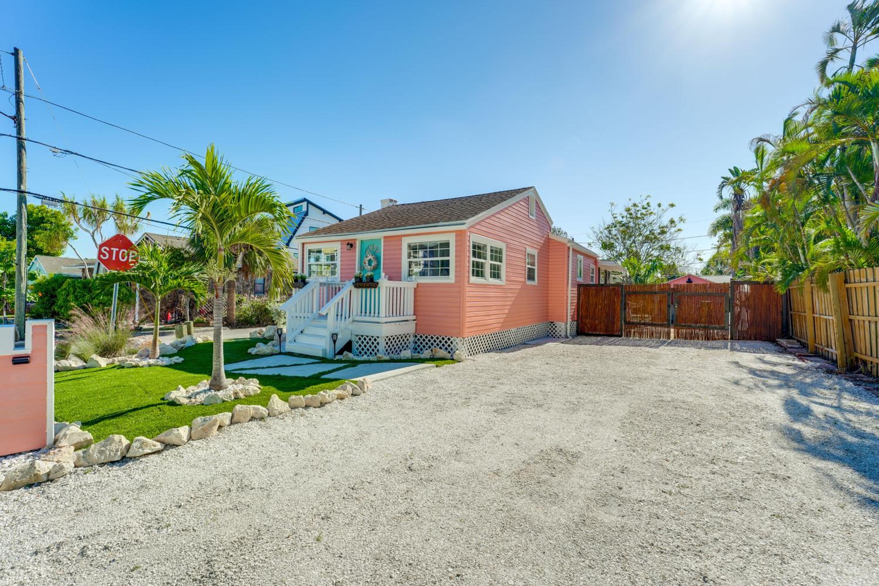 1 Block to Treasure Island Beach Gem with Hot Tub