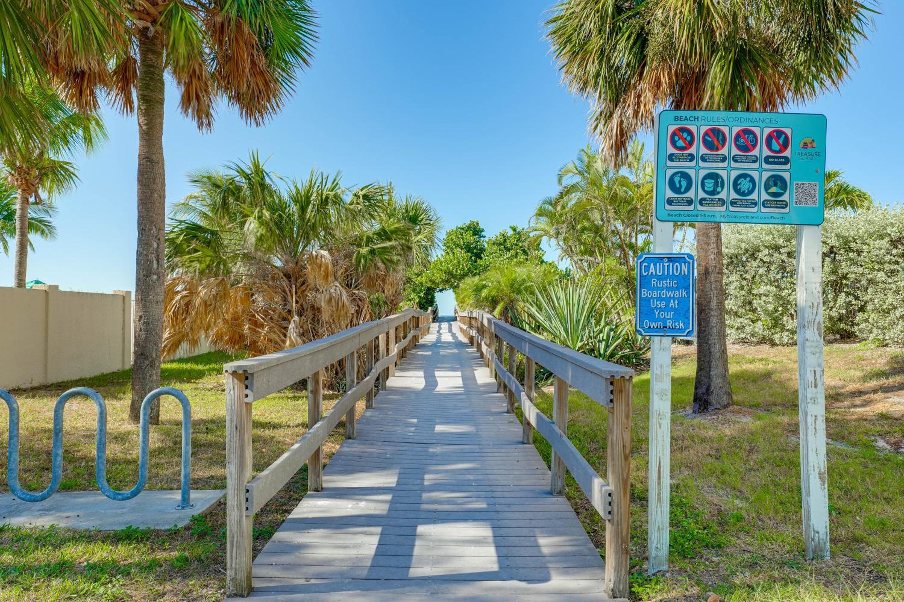 1 Block to Treasure Island Beach Gem with Hot Tub