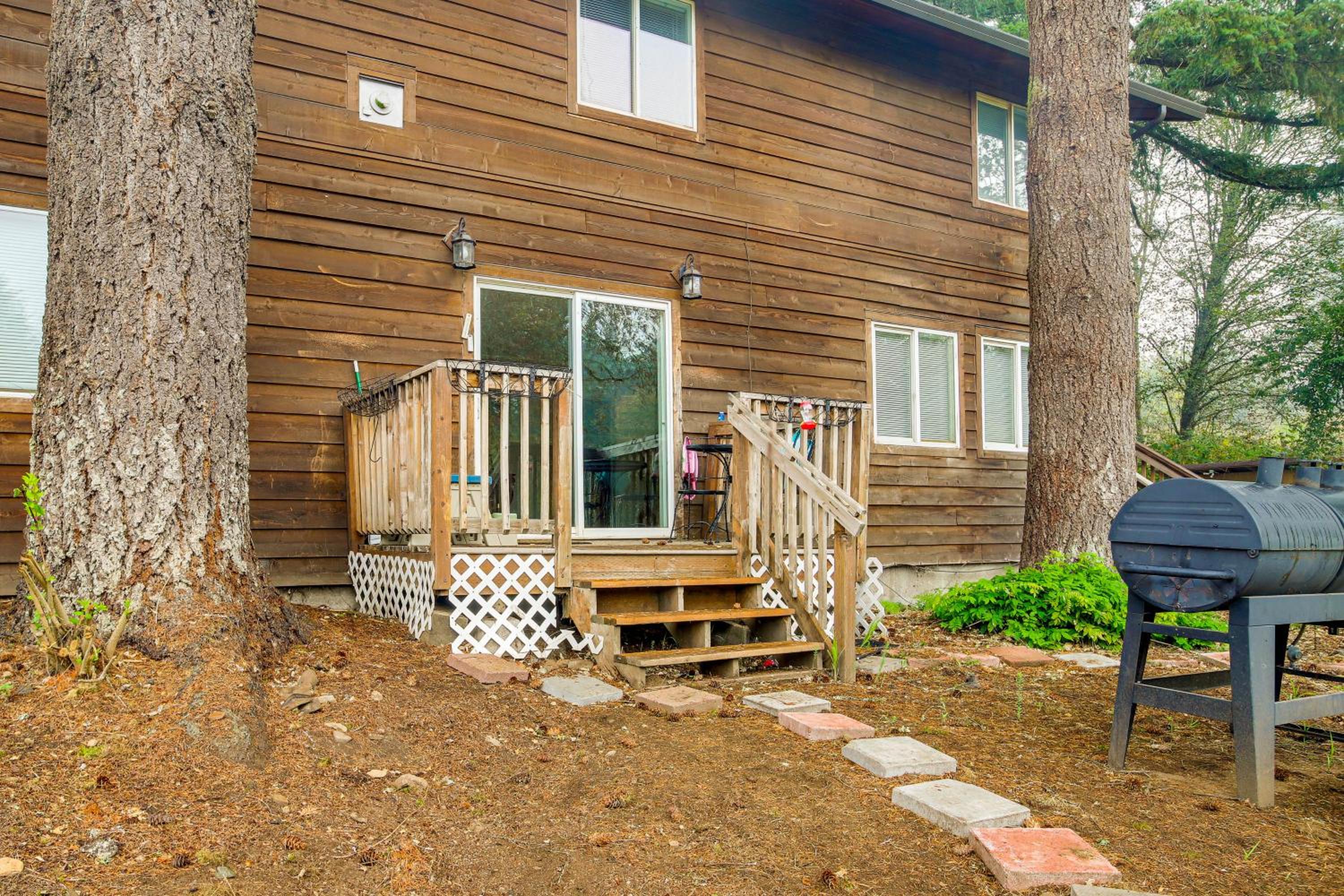 3 Acres! Spacious Waterfront Home in Amboy