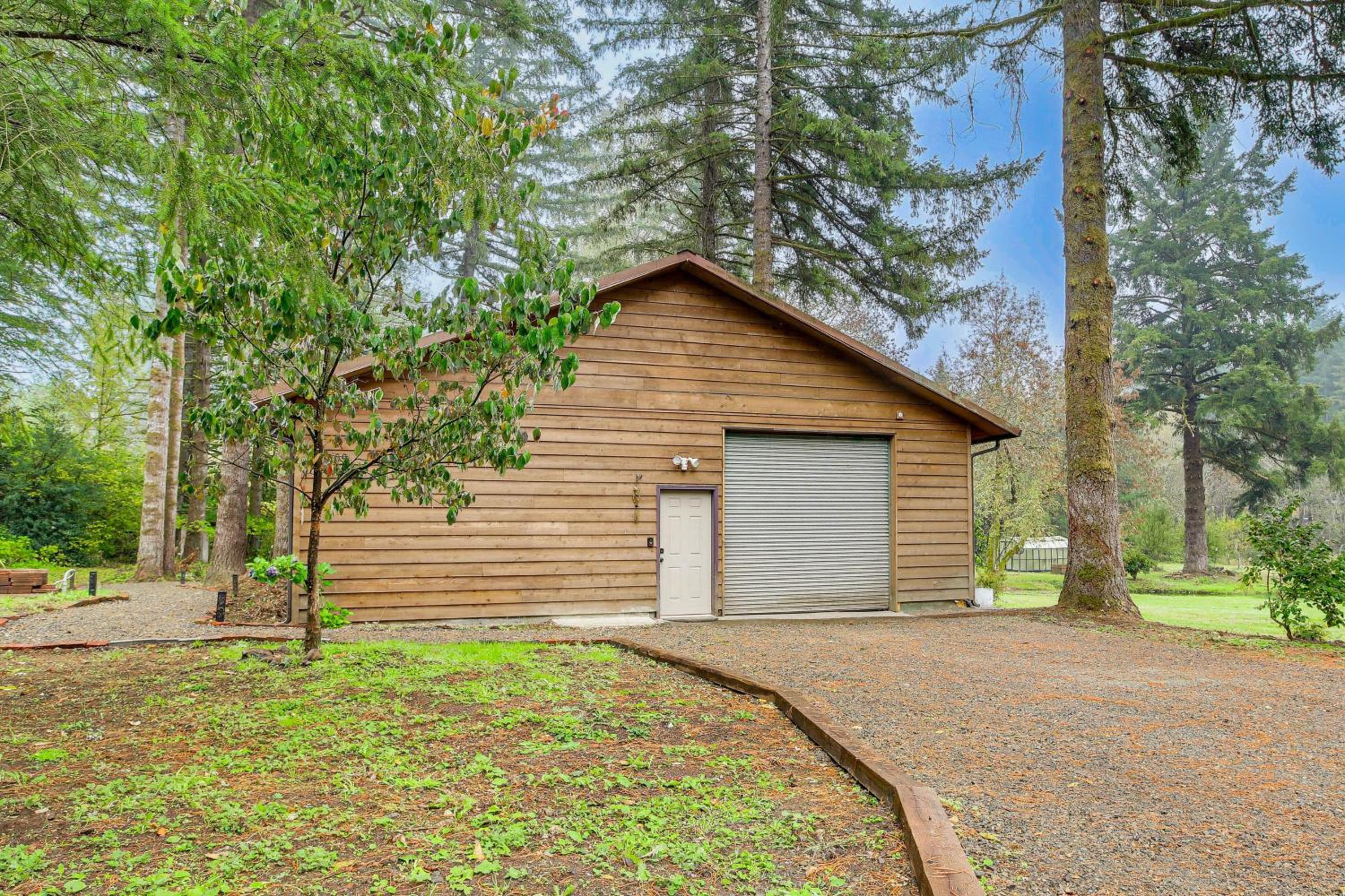 3 Acres! Spacious Waterfront Home in Amboy