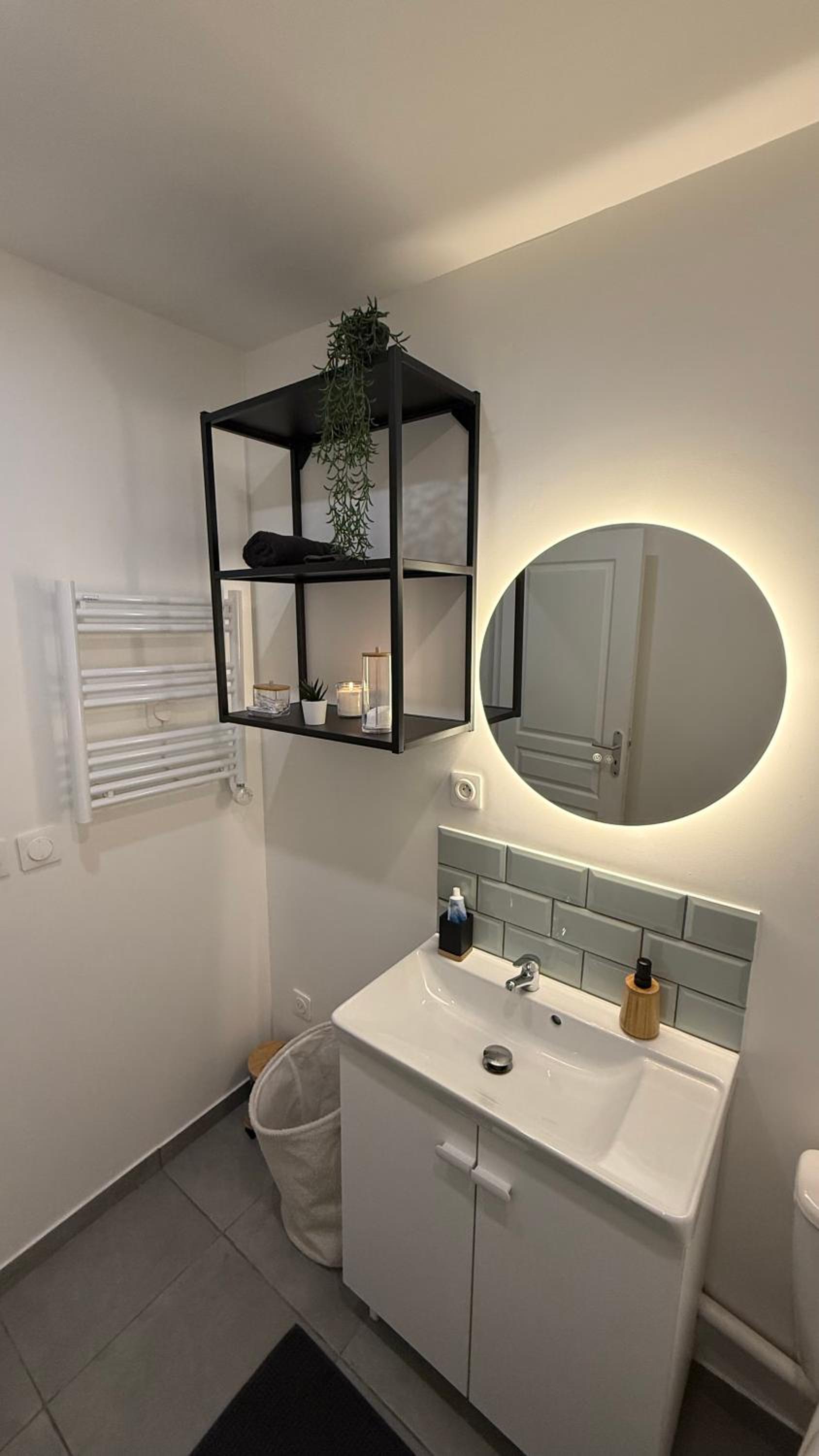 Séjour lumineux et moderne aux portes de Paris
