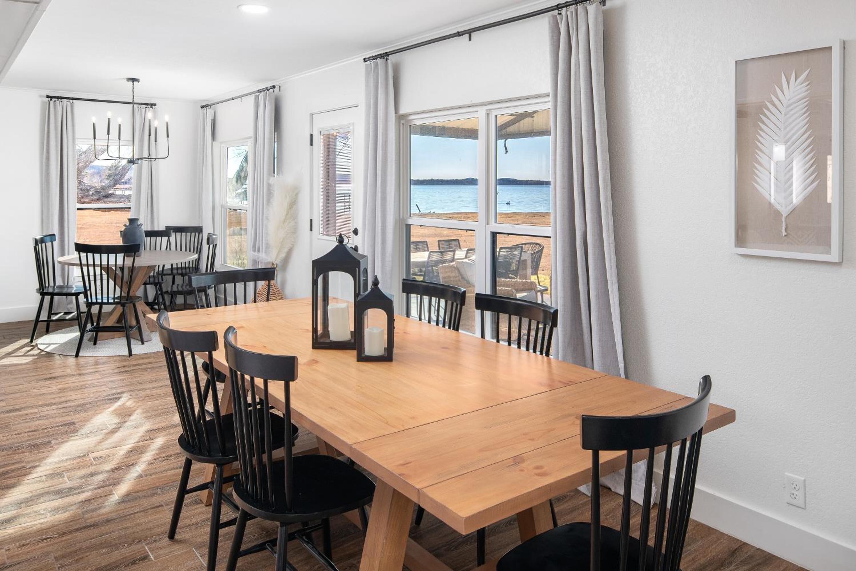Lakefront Gem with Hot Tub and Game Room in Graford