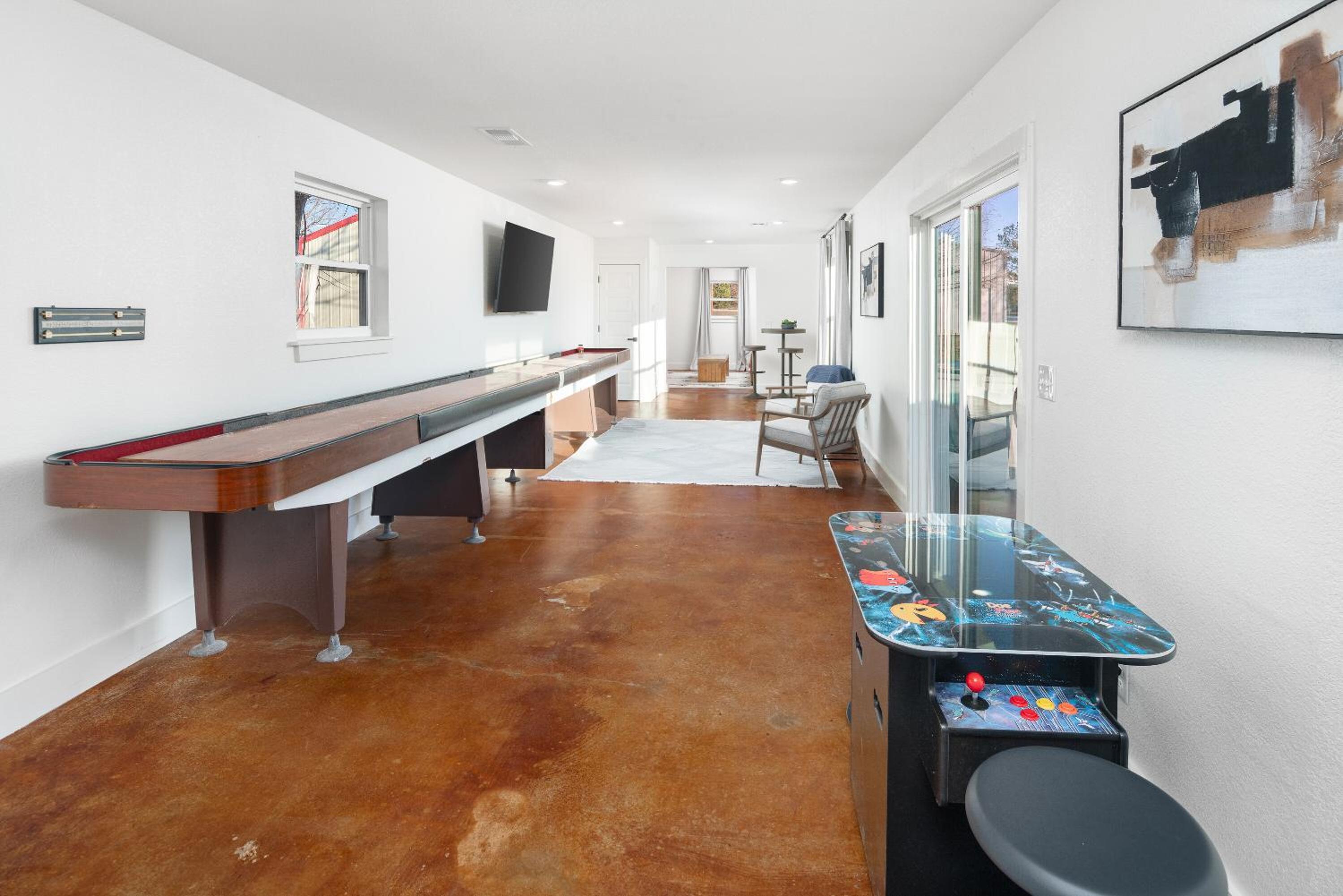 Lakefront Gem with Hot Tub and Game Room in Graford