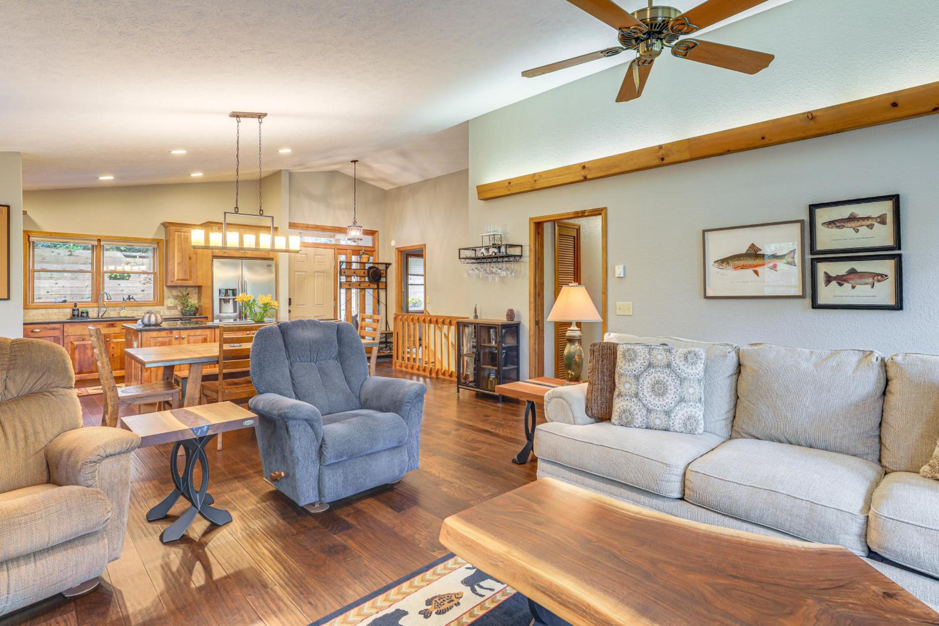 Woodland Gem with Pool Access Linville Land Harbor