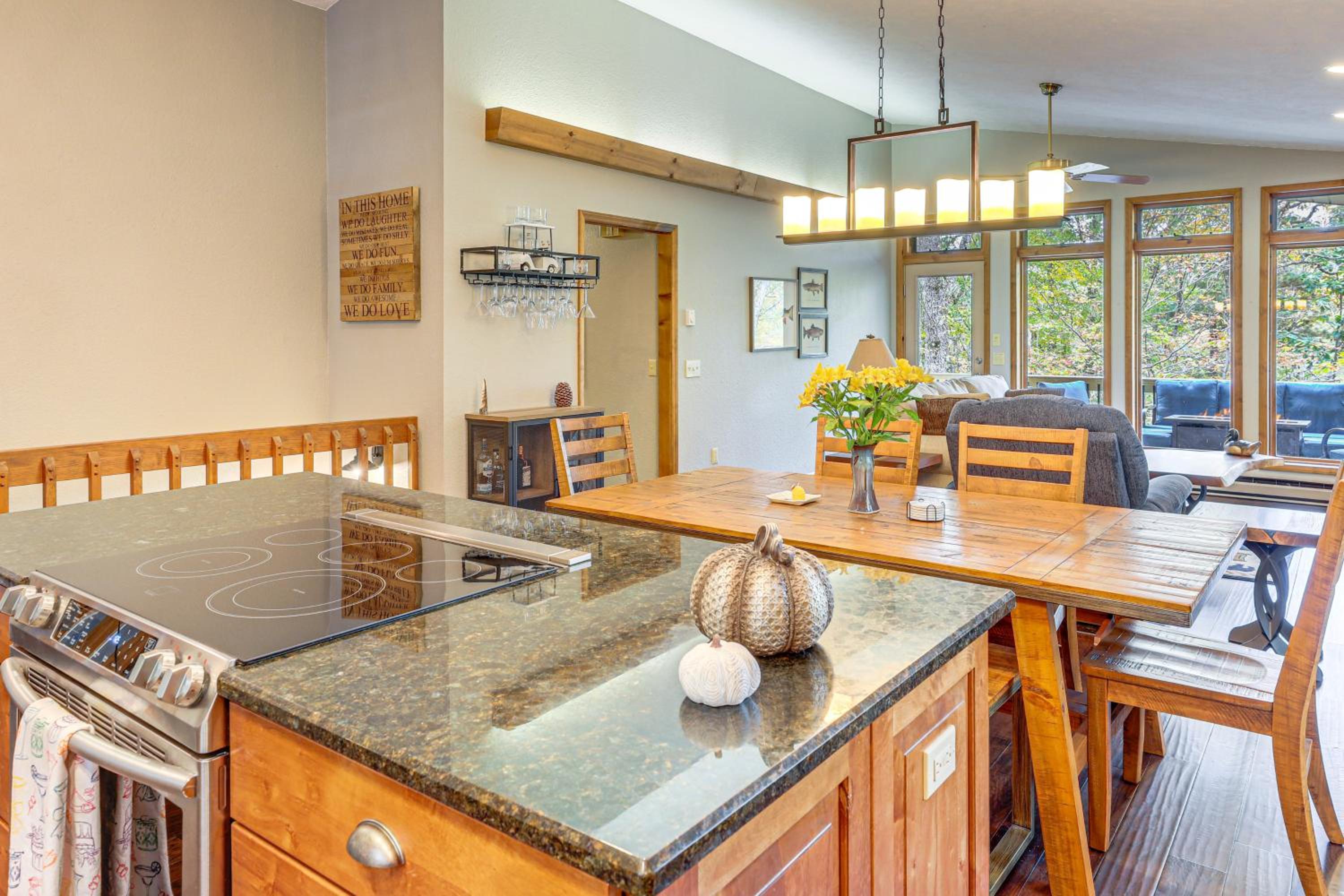 Woodland Gem with Pool Access Linville Land Harbor
