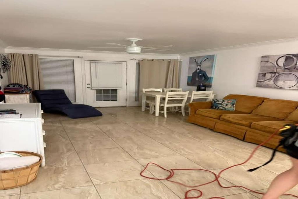 Ocean Front Condo - 3 Bdrms - Hot Tubs - 2 Pools - Gym - Tennis ct - Shoreline Stays