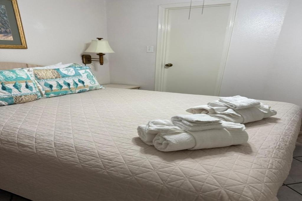 Ocean Front Condo - 3 Bdrms - Hot Tubs - 2 Pools - Gym - Tennis ct - Shoreline Stays