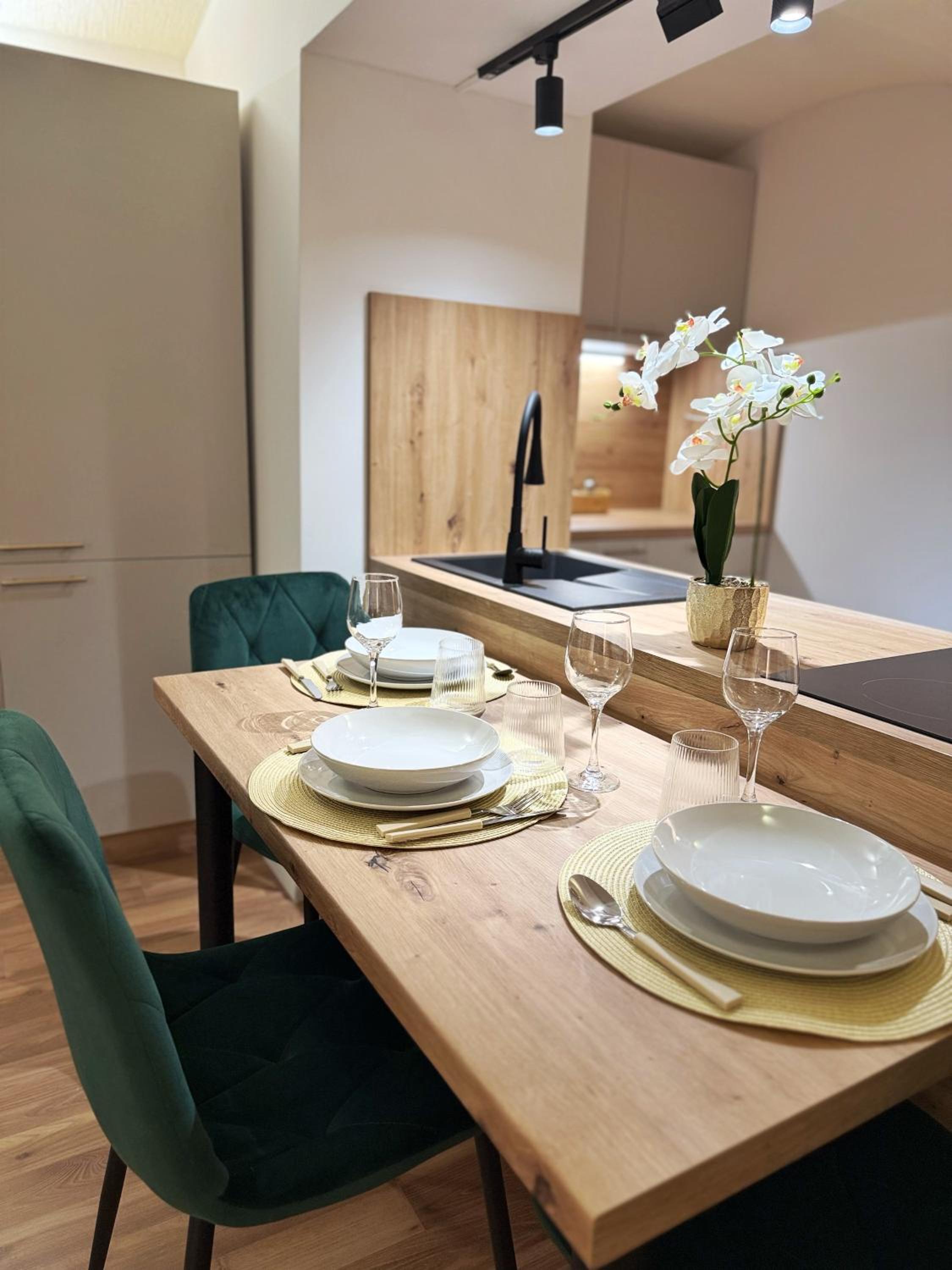 URBAN BASE CELJE Apartment with FREE Parking & Terrace