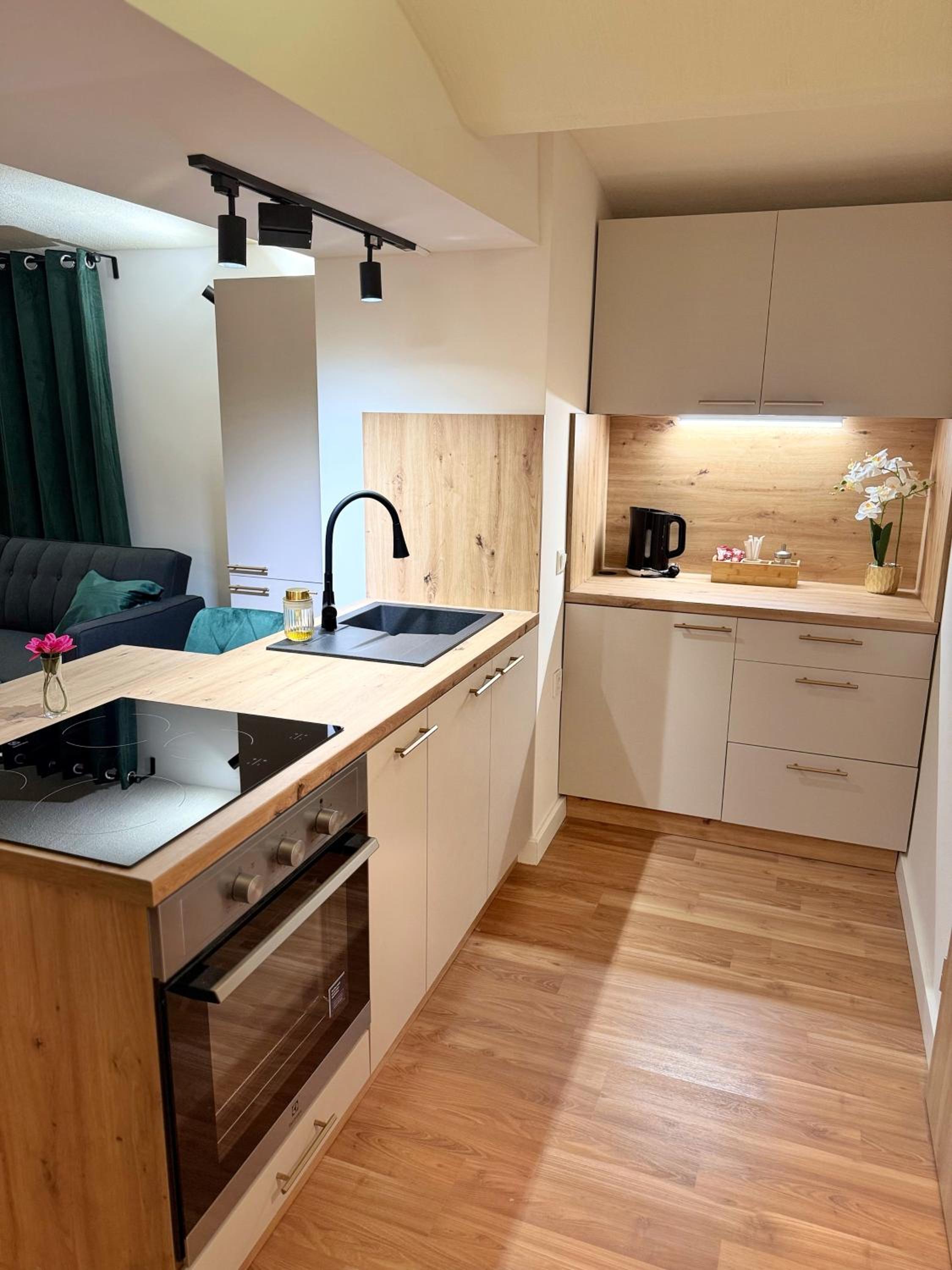 URBAN BASE CELJE Apartment with FREE Parking & Terrace