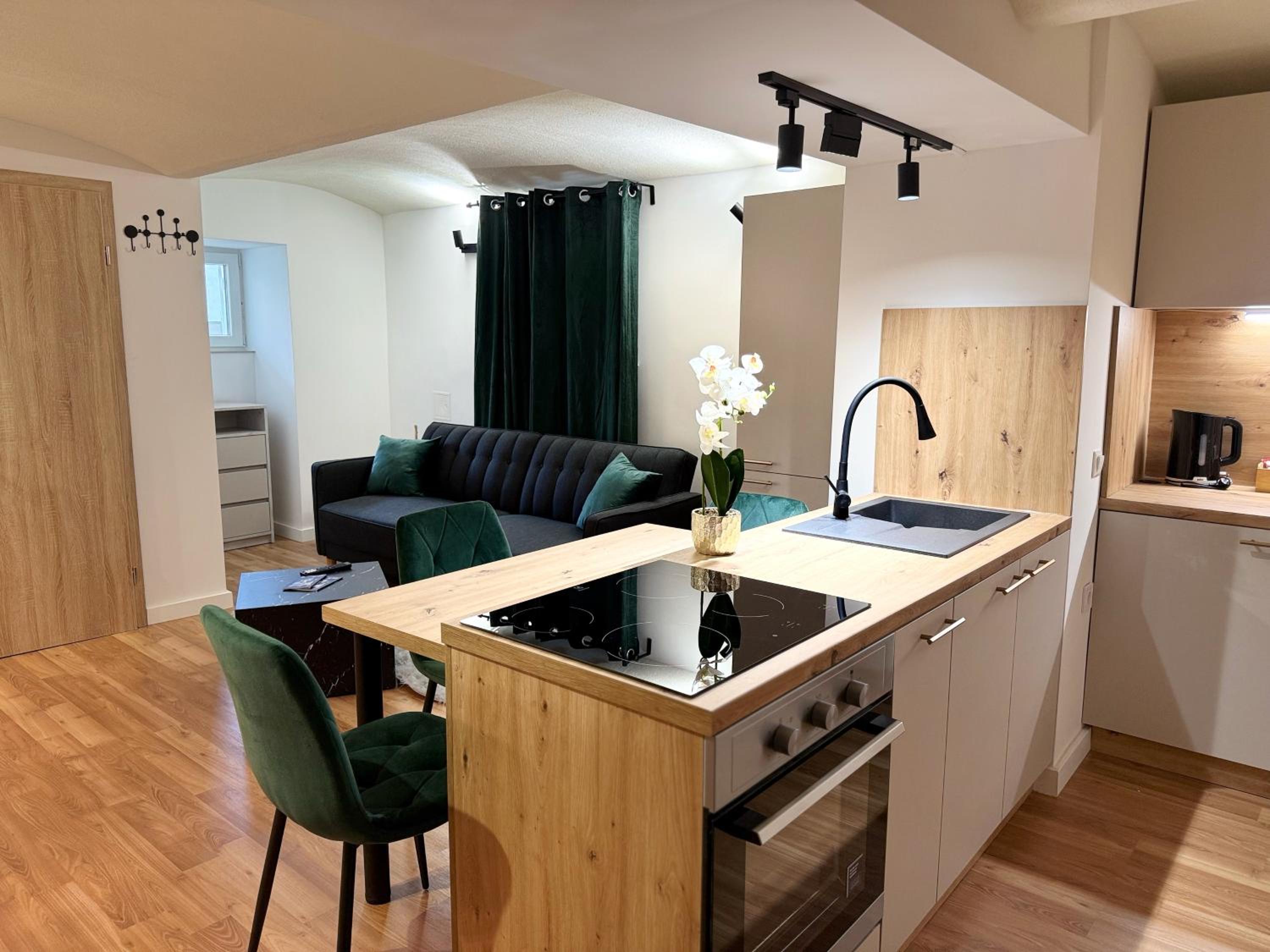 URBAN BASE CELJE Apartment with FREE Parking & Terrace