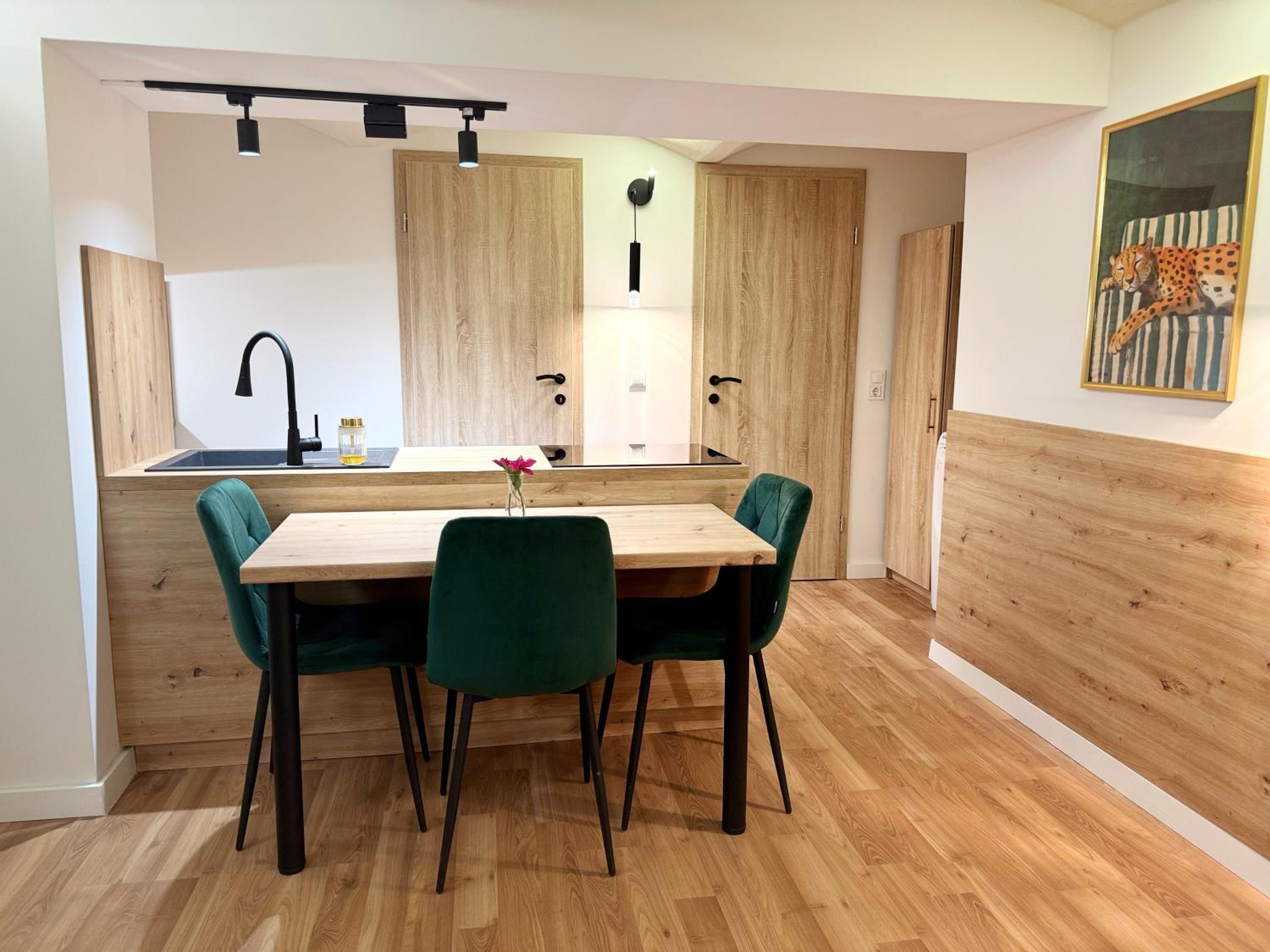 URBAN BASE CELJE Apartment with FREE Parking & Terrace