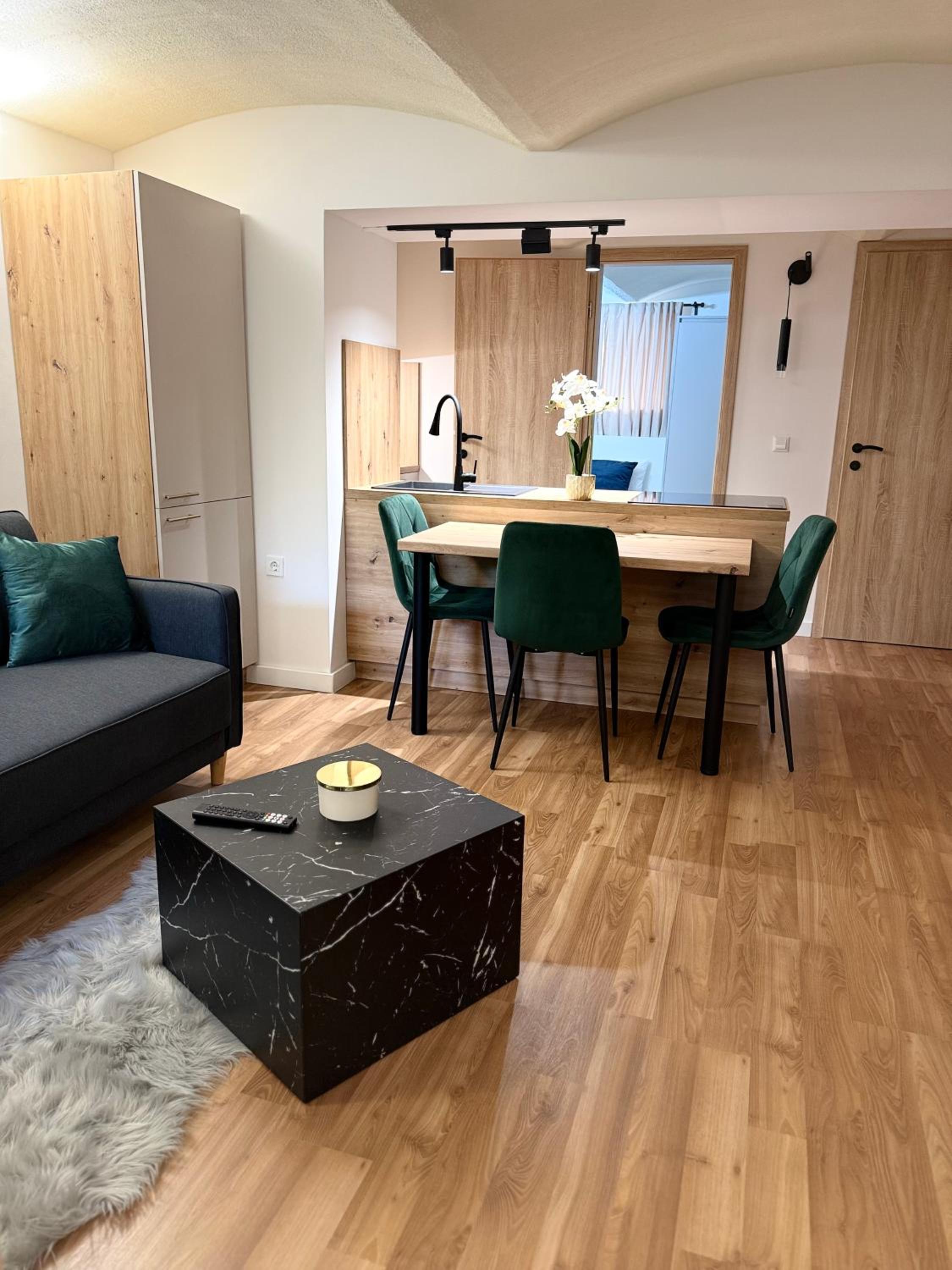 URBAN BASE CELJE Apartment with FREE Parking & Terrace