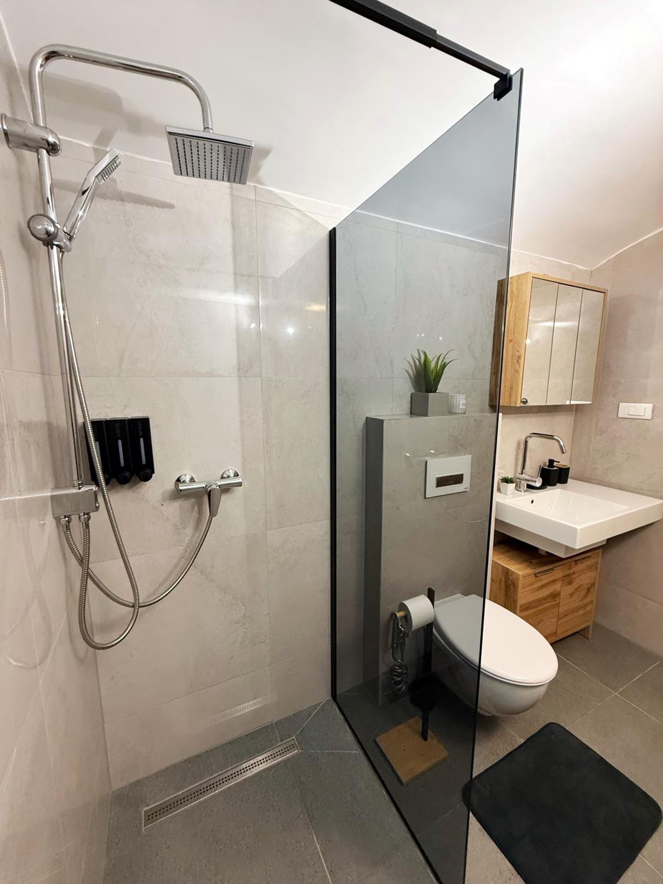 URBAN BASE CELJE Apartment with FREE Parking & Terrace